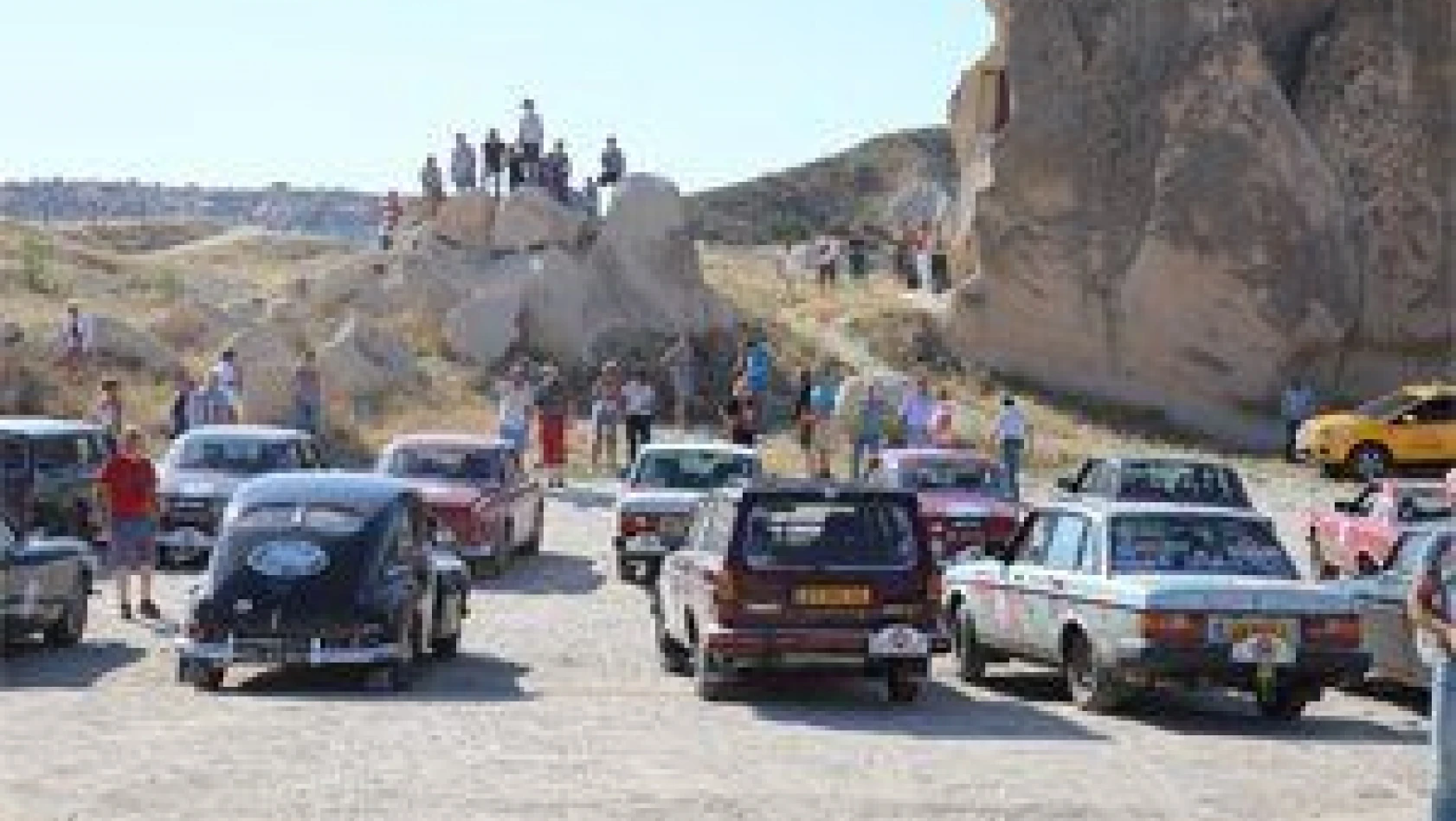 Klasik otomobiller Kapadokya'da buluştu
