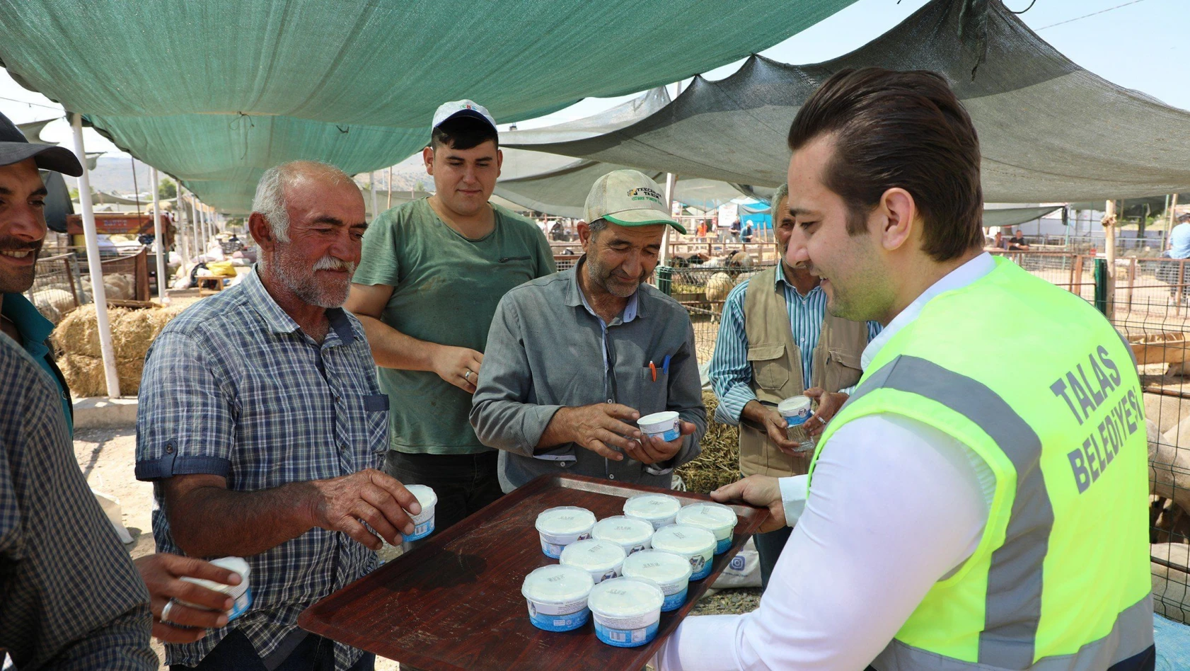 Talas Belediyesi'nden Kurban Bayramı'nda dondurma ikramı