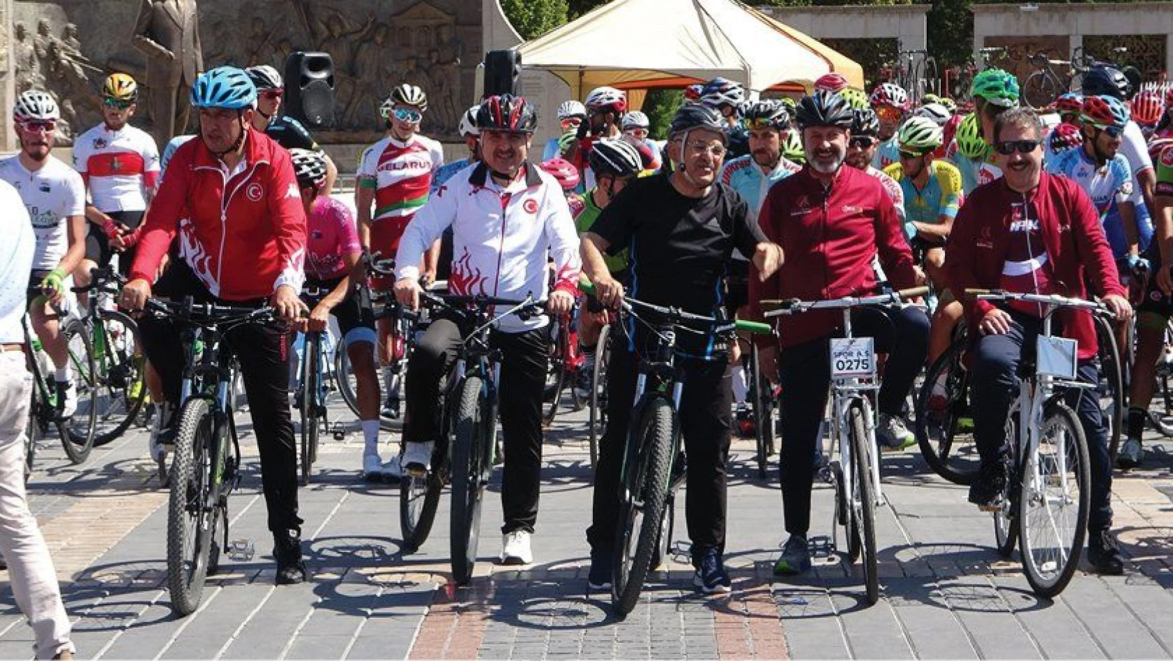 15 Ülkeden 150 bisikletçinin katıldığı Tour Of Central Anatolia yarışları sürüyor