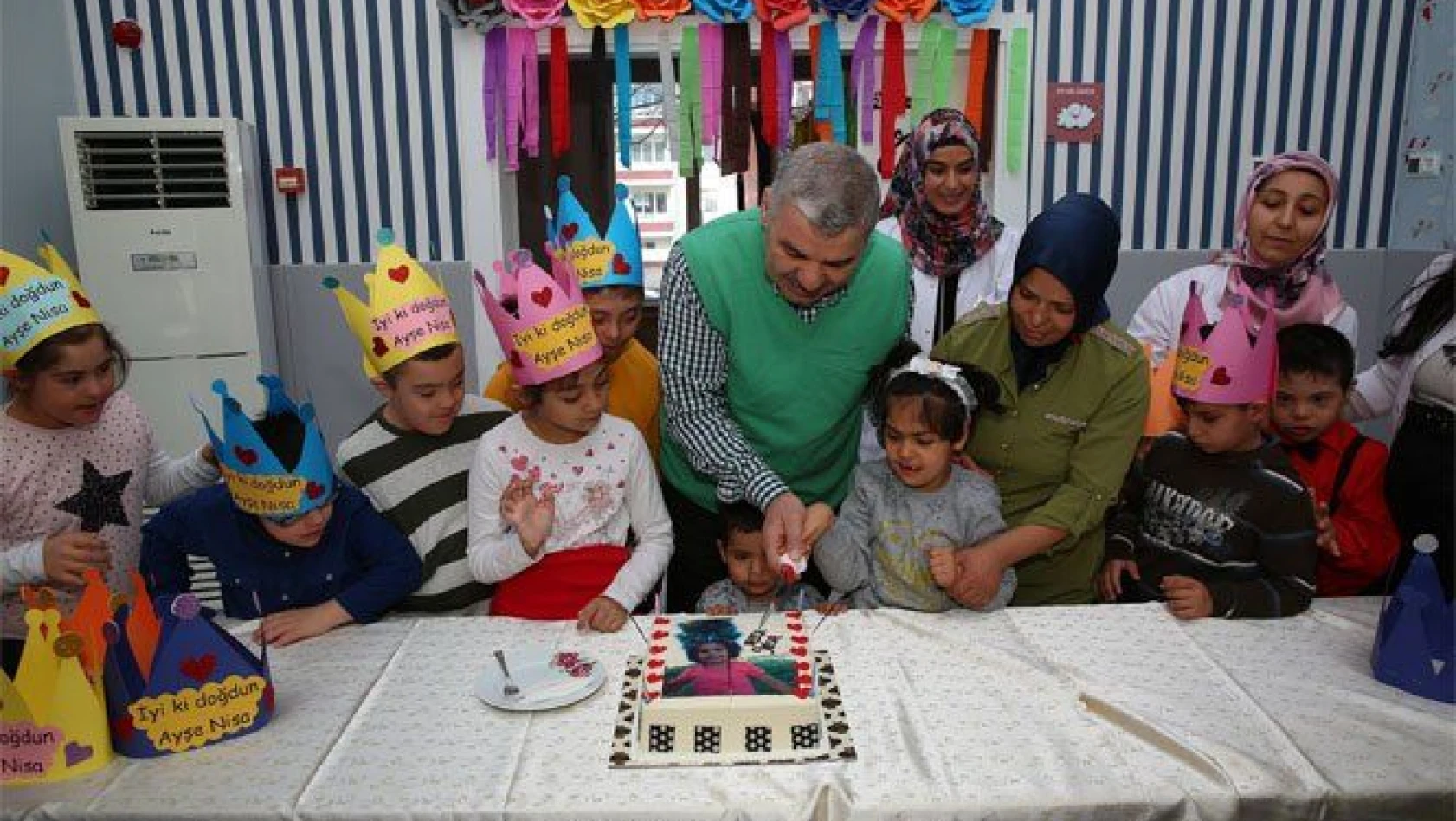 Engelsiz Çocuk Evi'nde kalan Ayşe Nisa'ya büyük sürpriz