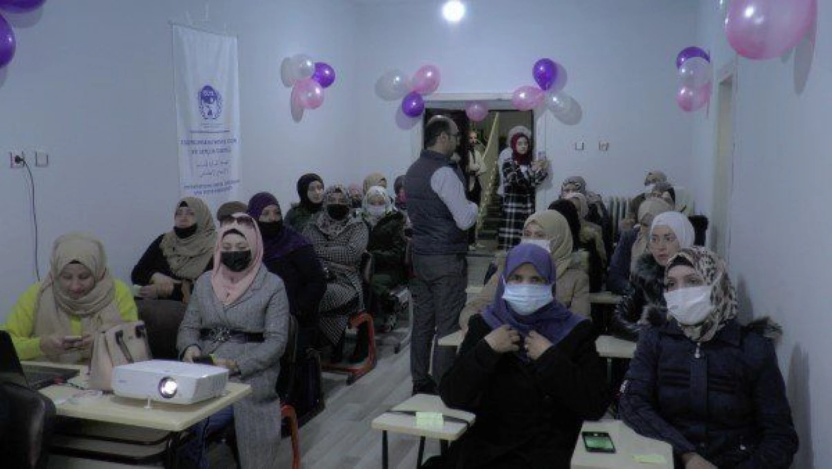 Mülteci kadınlara 'uyum' eğitimi