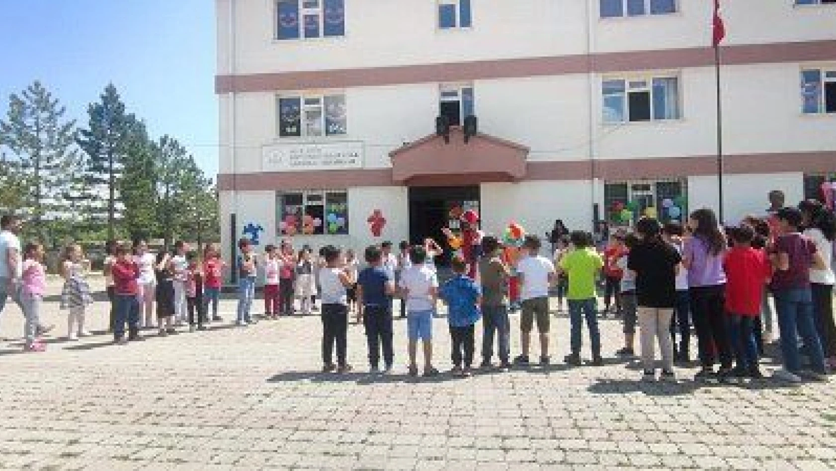 Bünyan'da meslek lisesi öğrencileri, köy okullarında etkinlik düzenledi