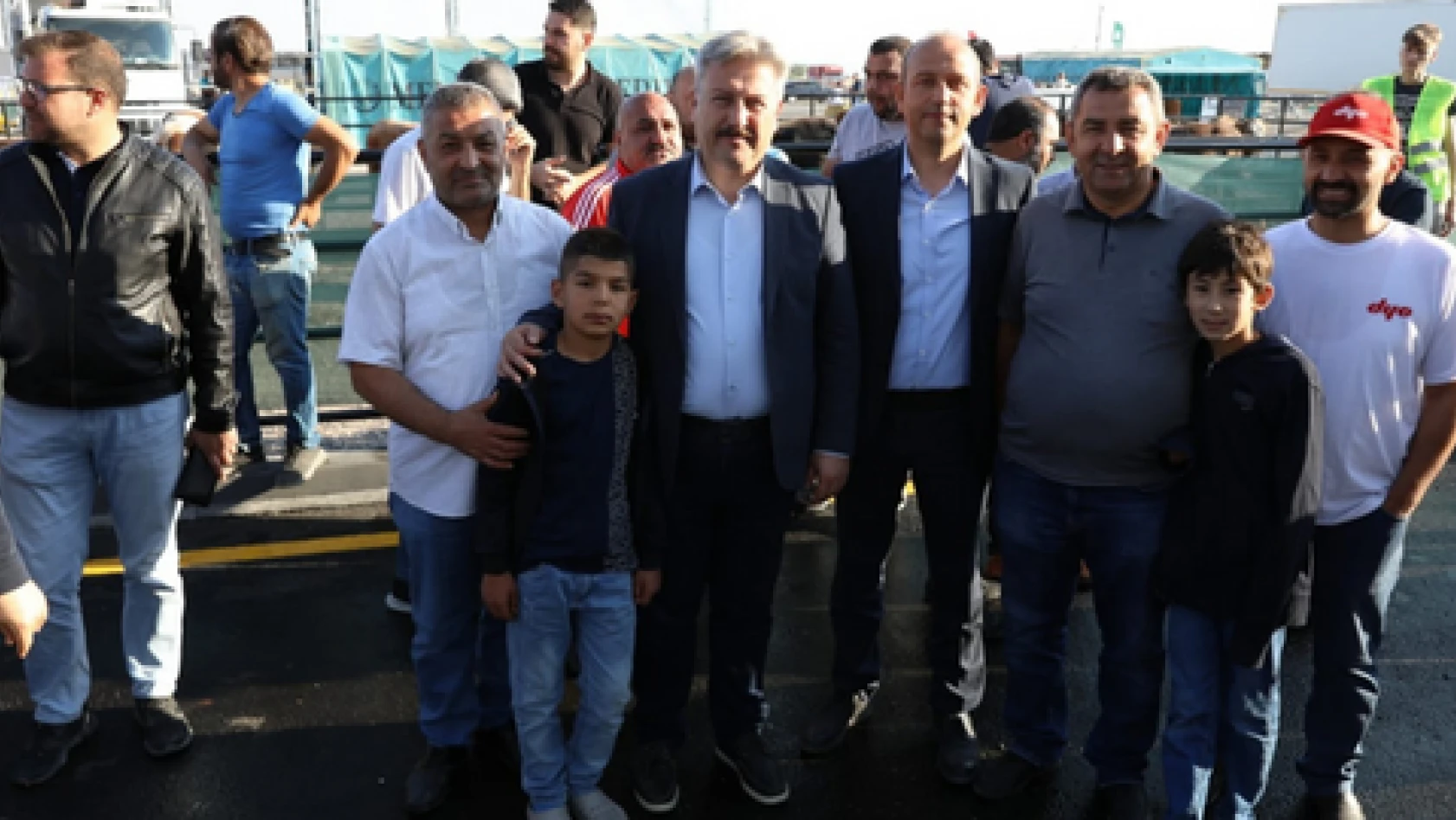 Palancıoğlu kurban pazarındaki vatandaşlarla bayramlaştı