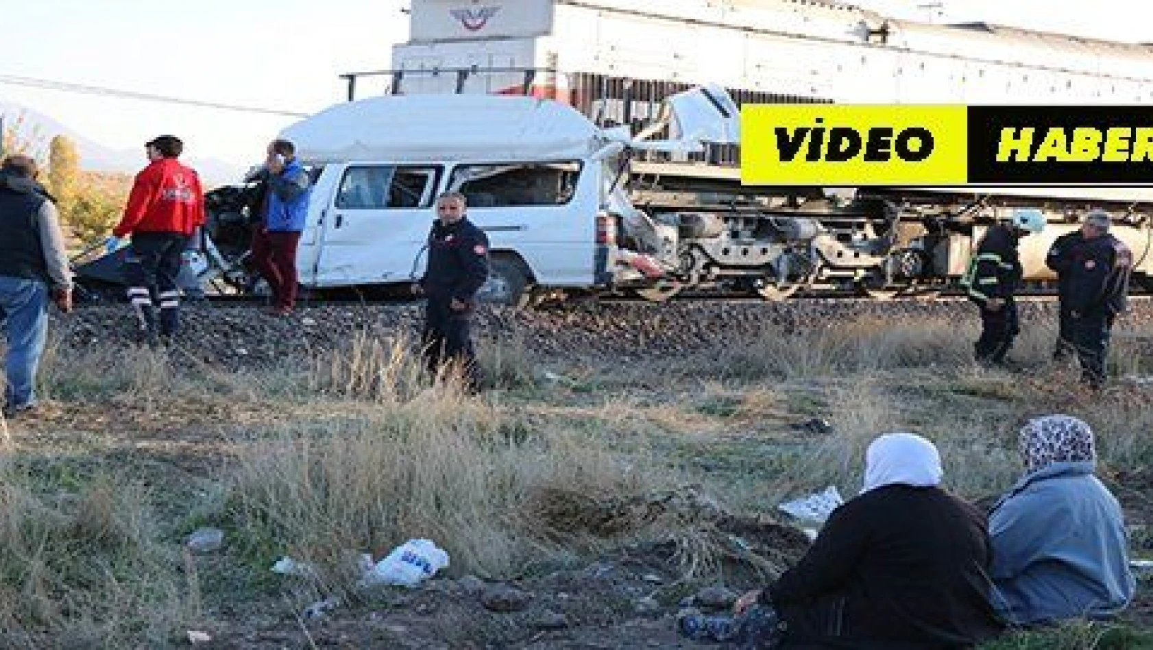 Kayseri'de hemzemin geçitte karı ve kocanın hayatını kaybettiği tren kazası kamerada 