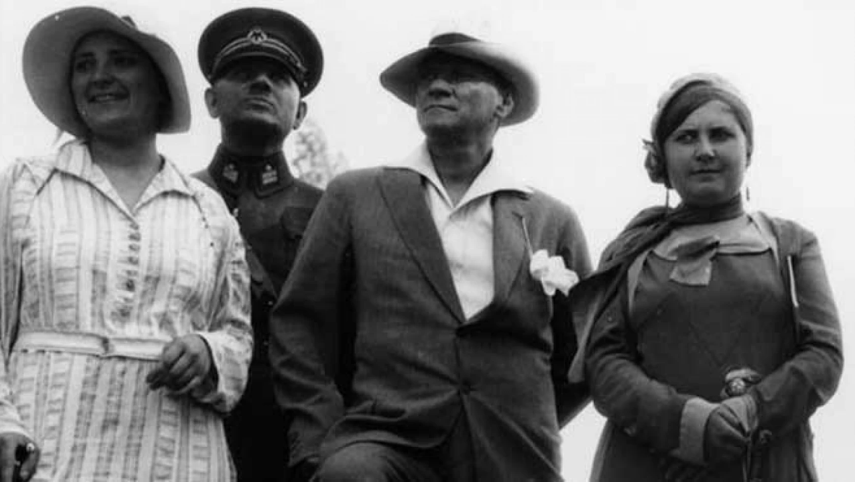 Atatürk ve Türkiye Cumhuriyeti, 'kadının varlığını' açığa çıkarmıştır