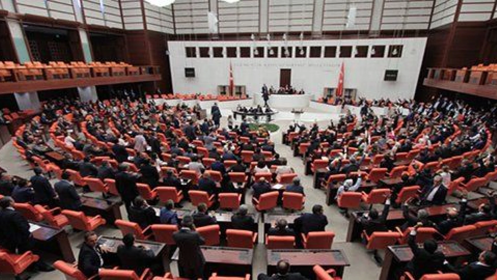 CHP ve MHP milletvekilleri arasında tartışma 