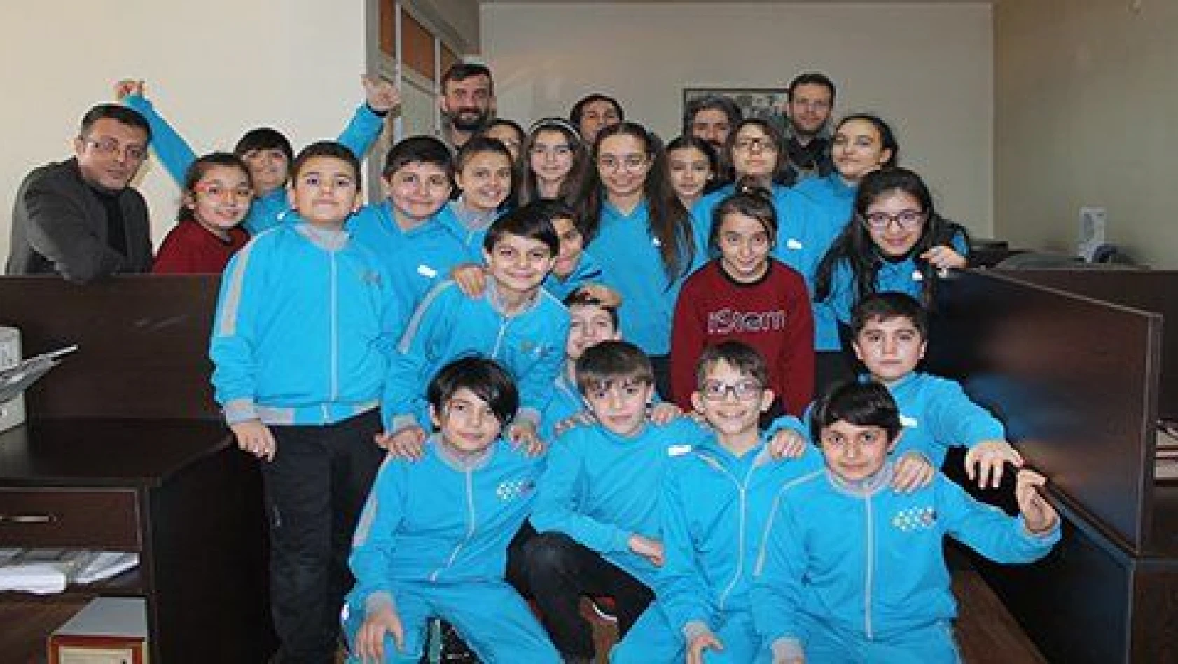 İstem Koleji öğrencilerinden Anadolu Haber'e sürpriz ziyaret