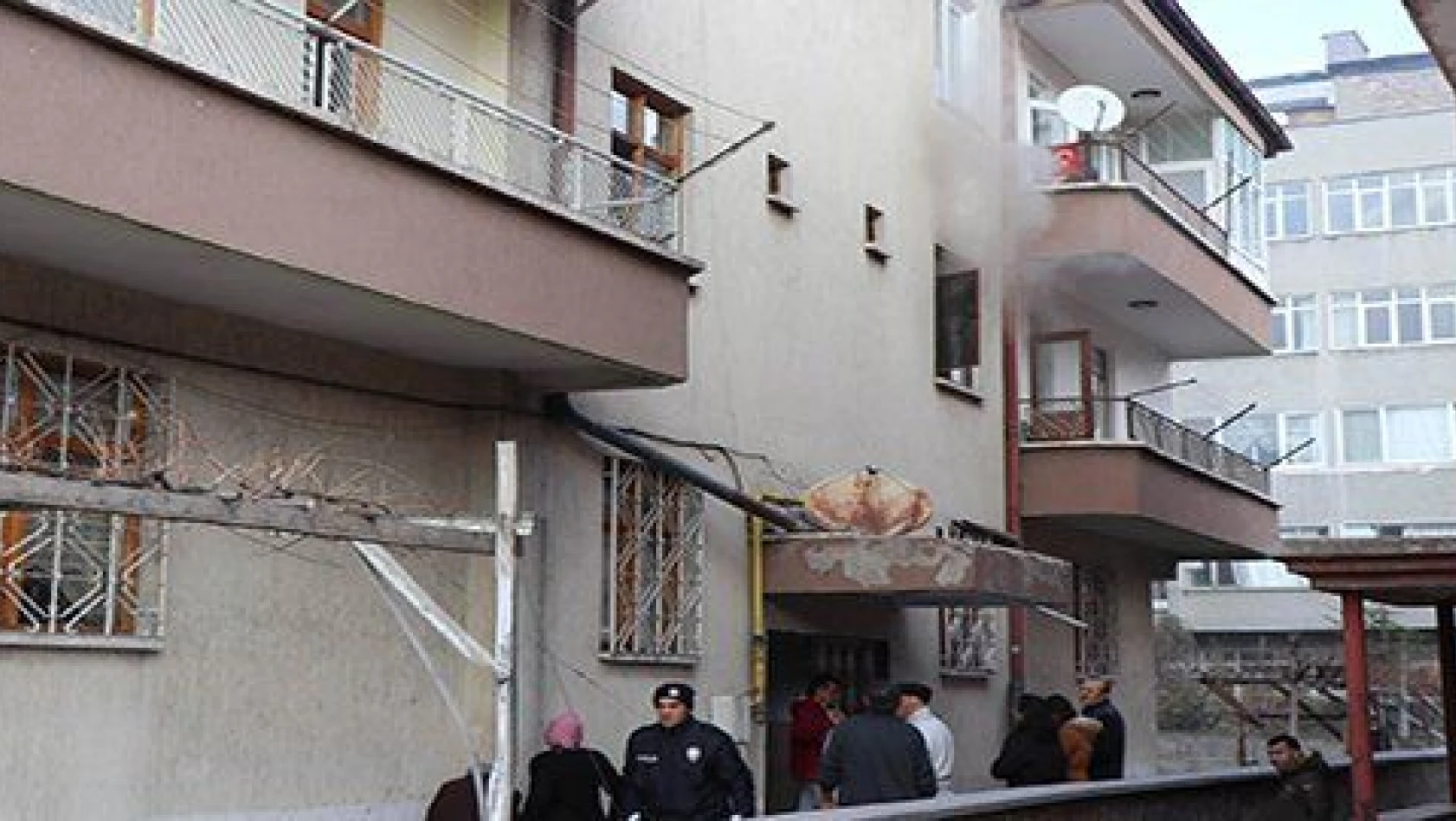 Prizde unutulan elektrikli battaniye evi yaktı