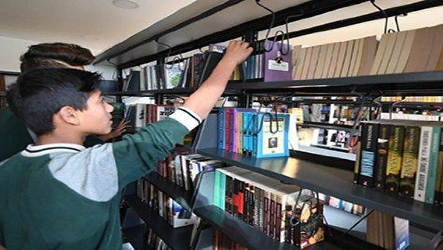 Özel Kayseri Osb Teknik Koleji kütüphanesi ile örnek oluyor 