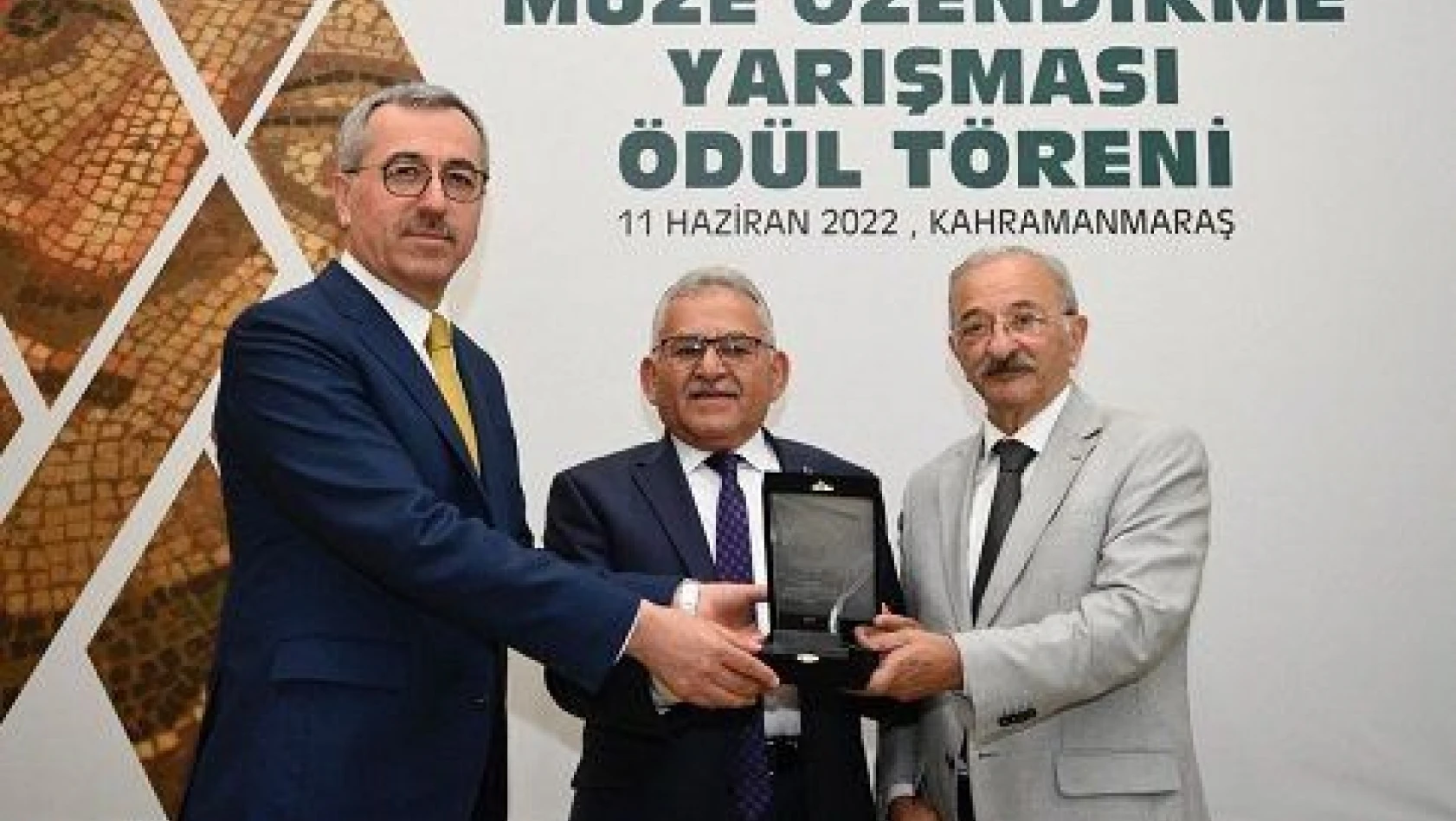 Başkan Büyükkılıç, Kahramanmaraş'tan ödülle döndü