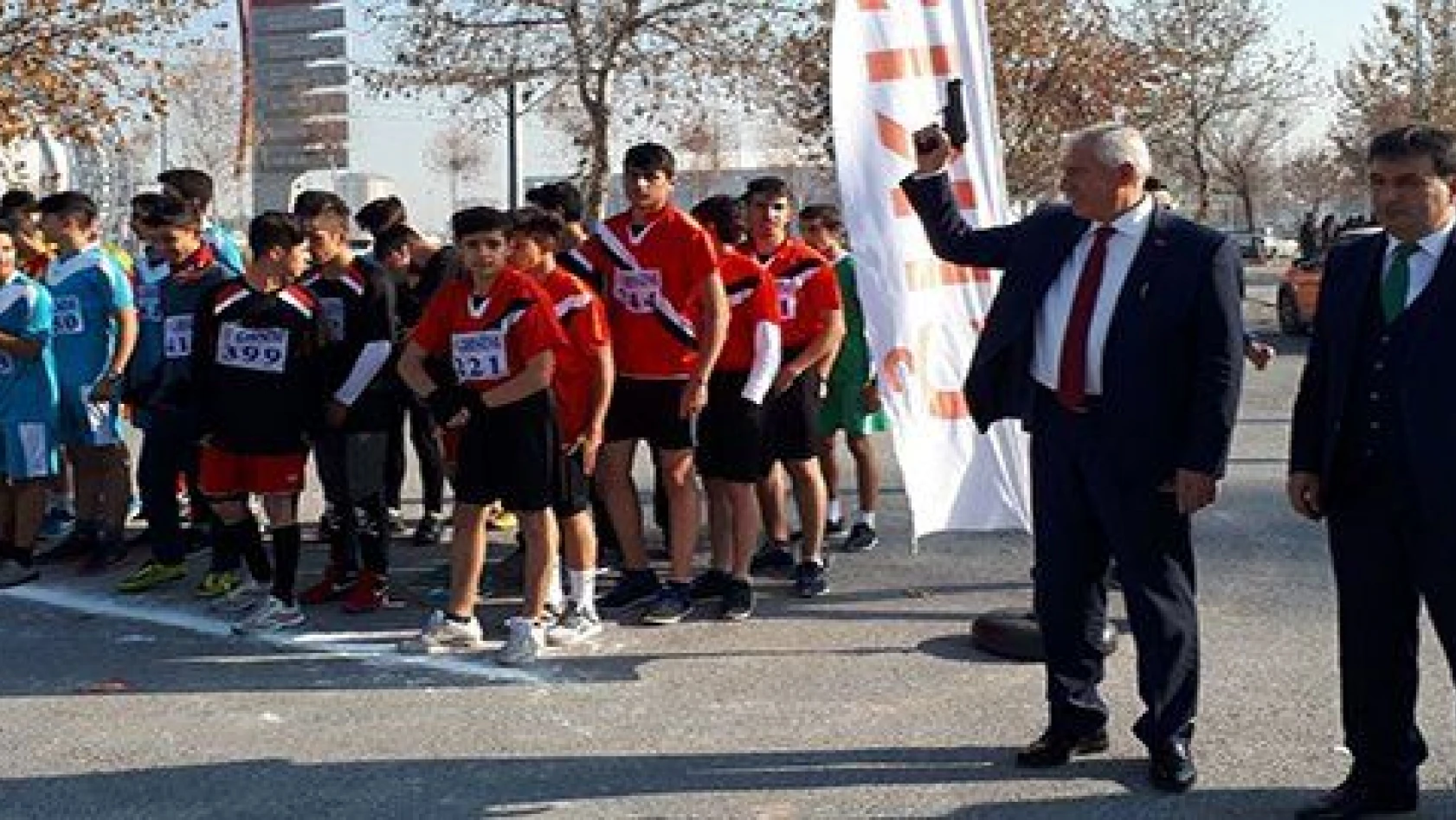Kros Yarışmaların Startını İl Milli Eğitim Müdürü Osman Elmalı Verdi 