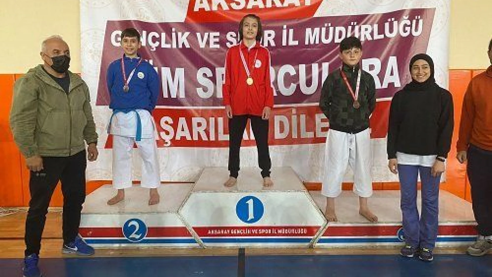 Kayseri Analig Karate takımları yarı finale yükseldi