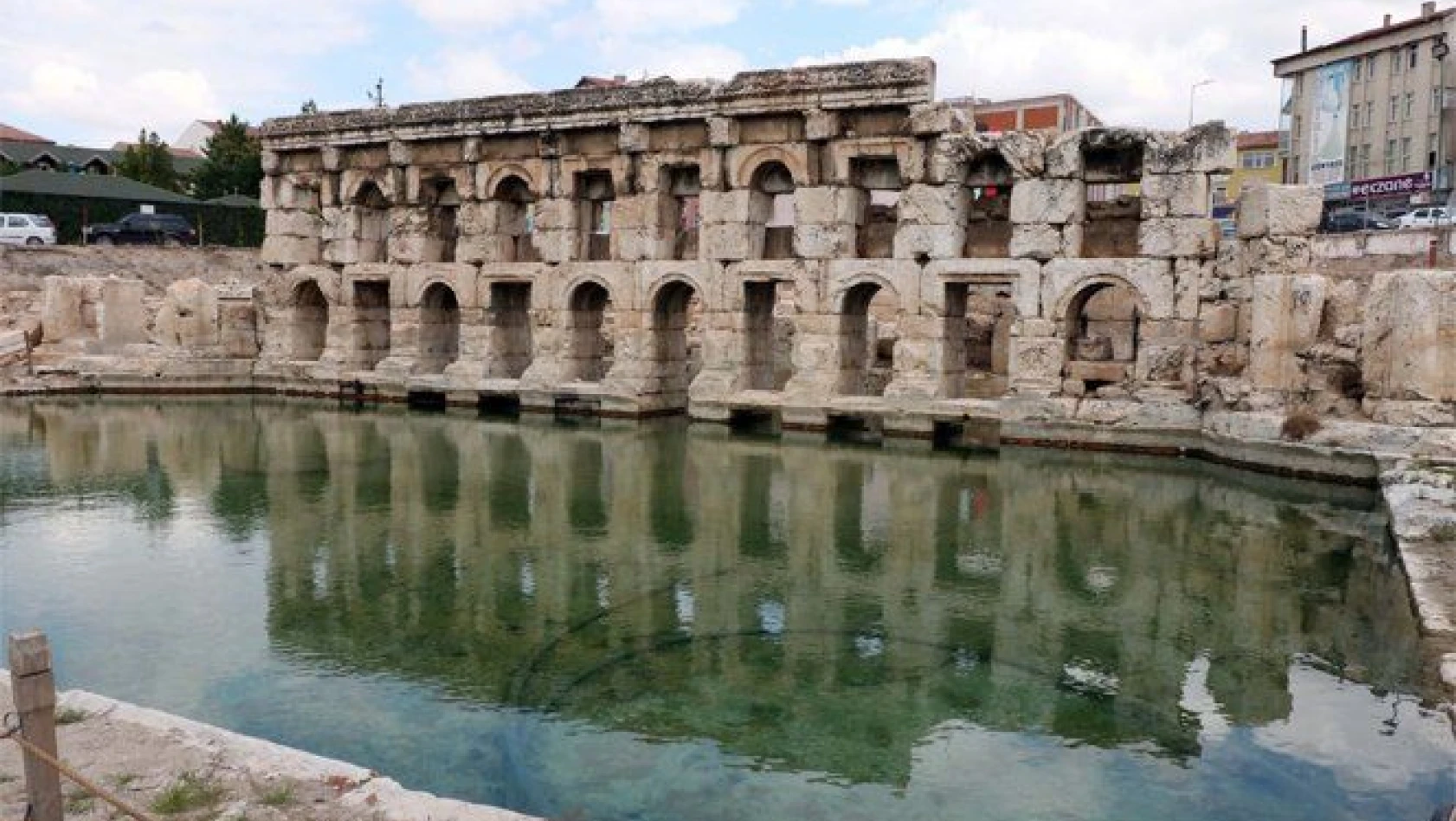 2 bin yıllık tarihi Roma Hamamı'nda arkeolojik kazılar sürüyor 