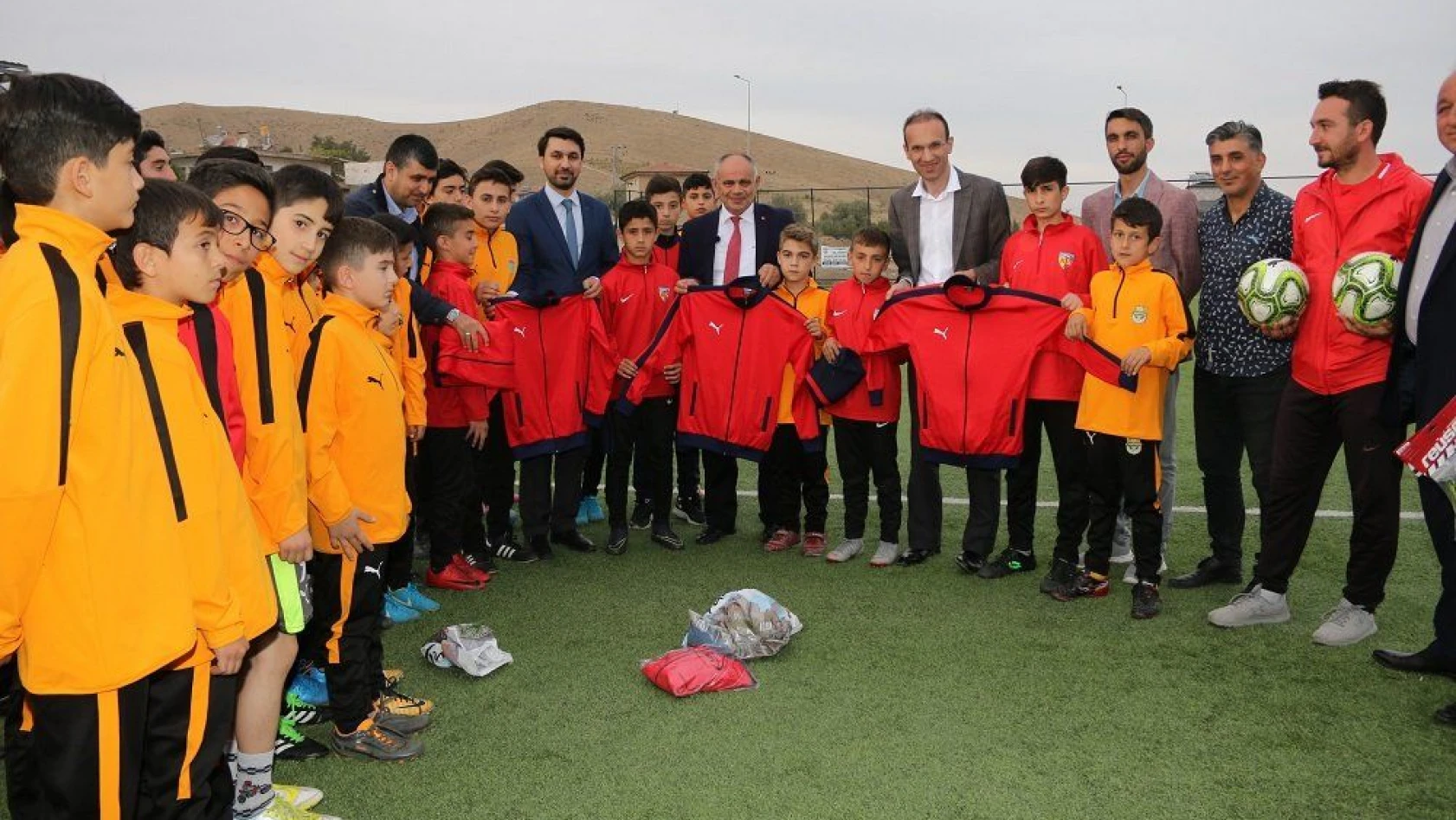 Yahyalı Futbol Akademisi'nden Mehmetçiğe dua