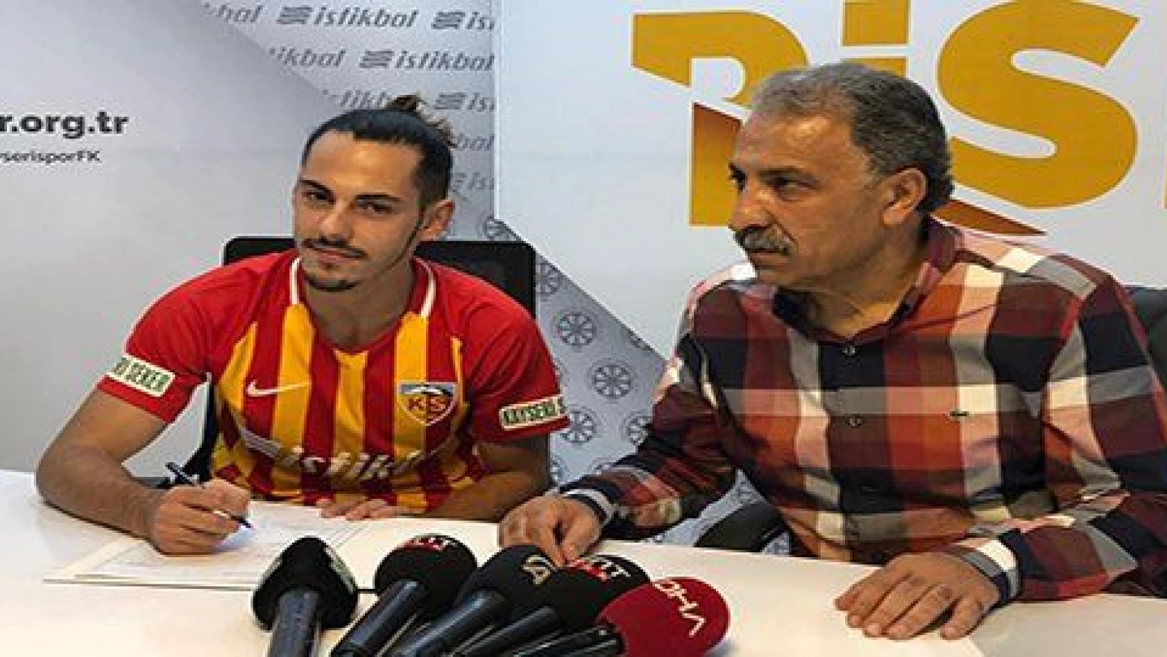 Kayserispor Yasir'e sözleşme imzalattı 