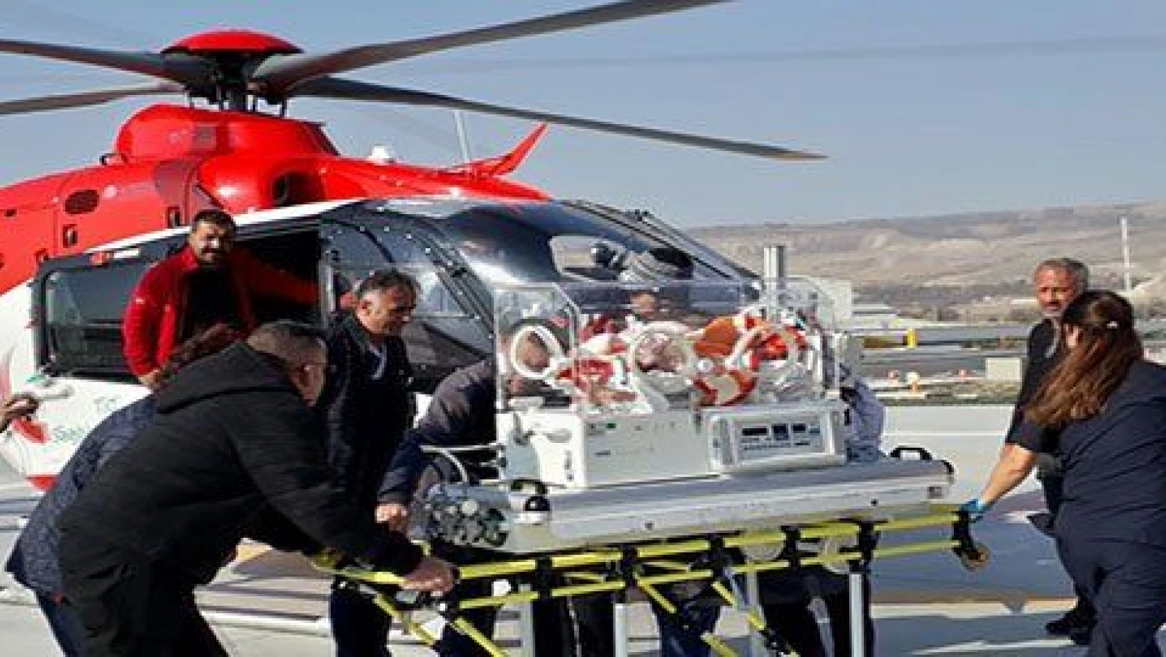 Yahşi Bebek, Helikopter Ambulansla Hayata Tutundu 