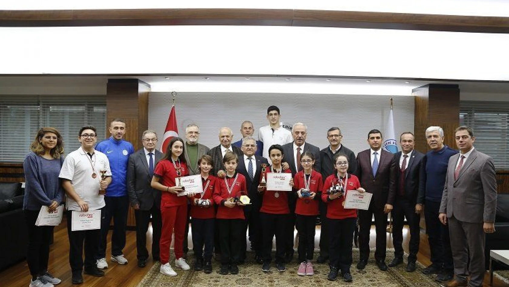 Şampiyon öğrenciler Büyükşehir'de