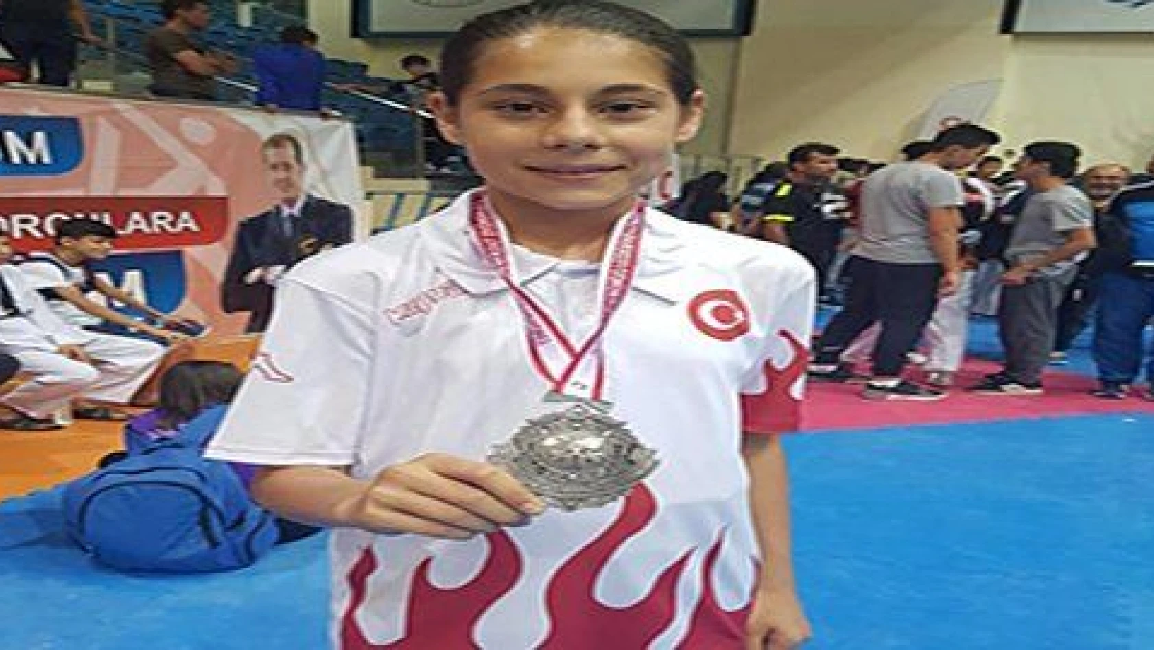 Fatma Arslan 2 bin 600 sporcunun katıldığı şampiyonada 2. oldu