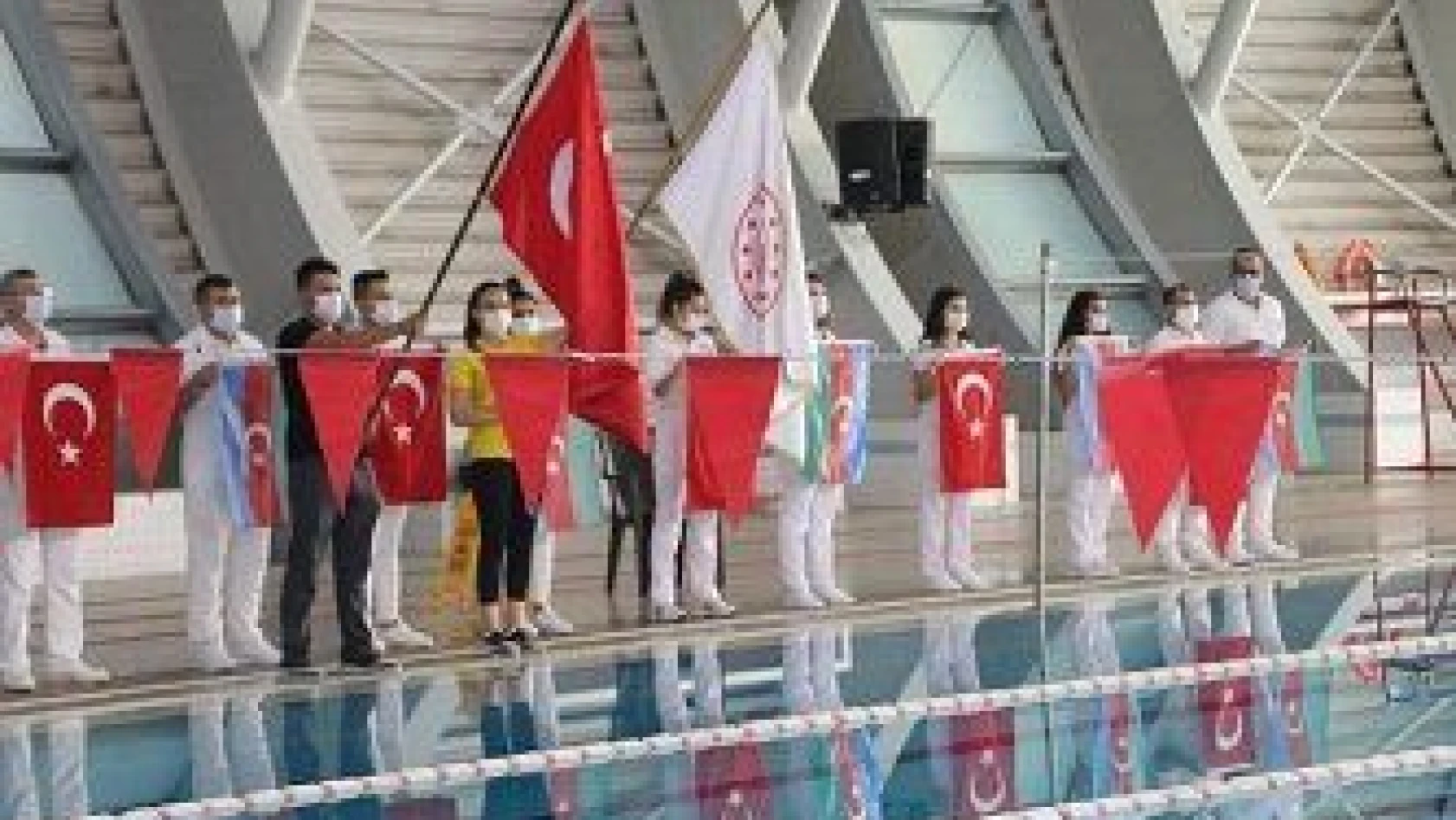 10 Kasım Atatürk'ü Anma Yüzme müsabakaları devam ediyor