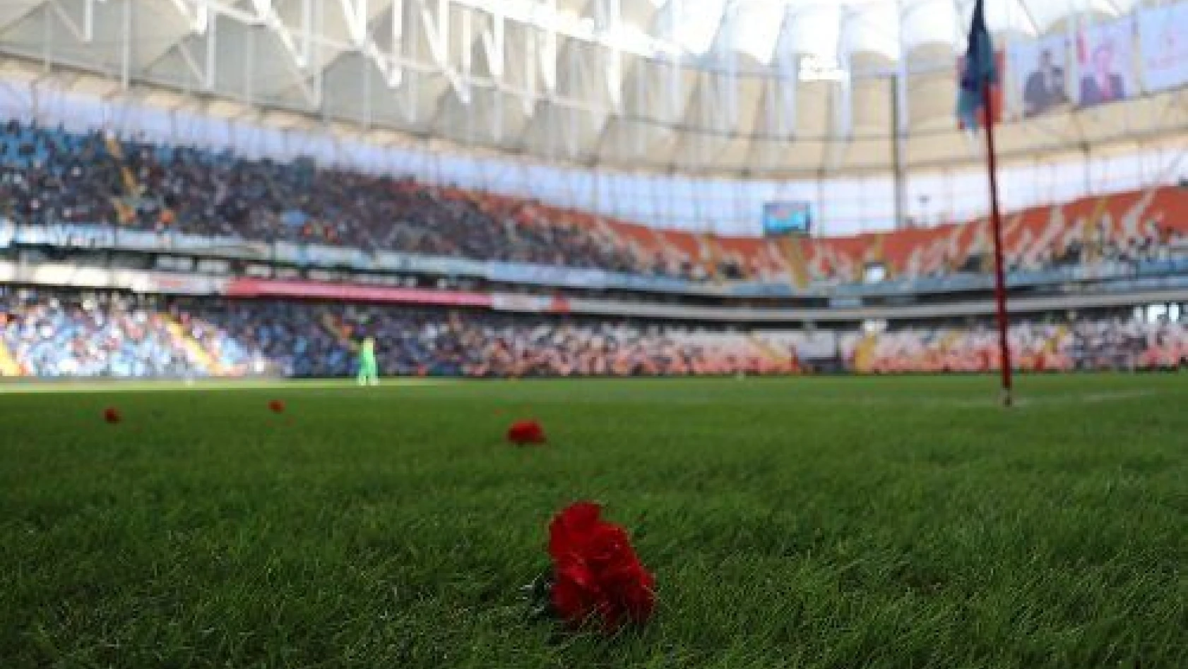 Adana Demirspor - Kayserispor maçında Ahmet Çalık unutulmadı