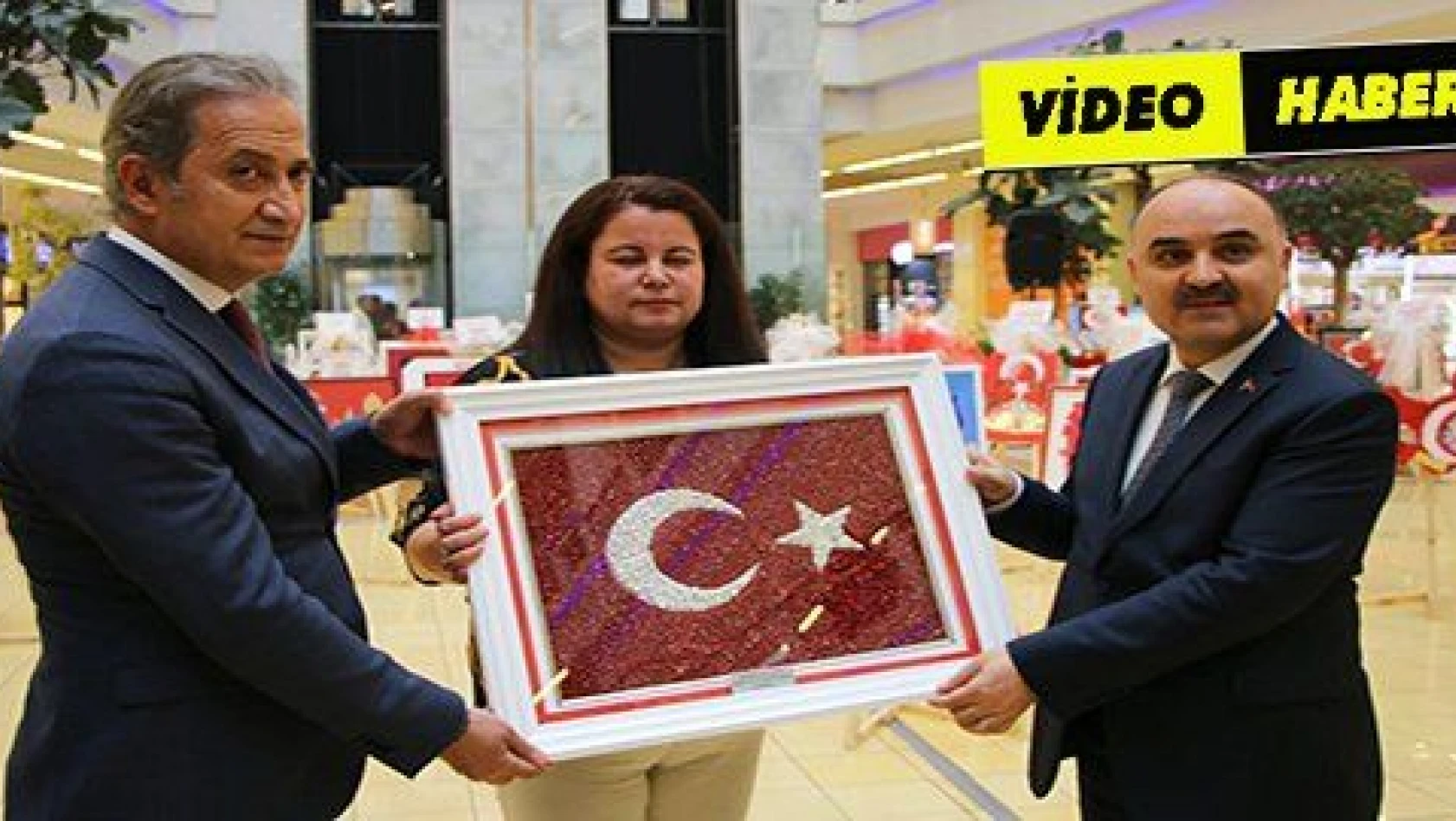 Kayseri Mantısından Yapılan Türk Bayrağı Büyük İlgi Görüyor