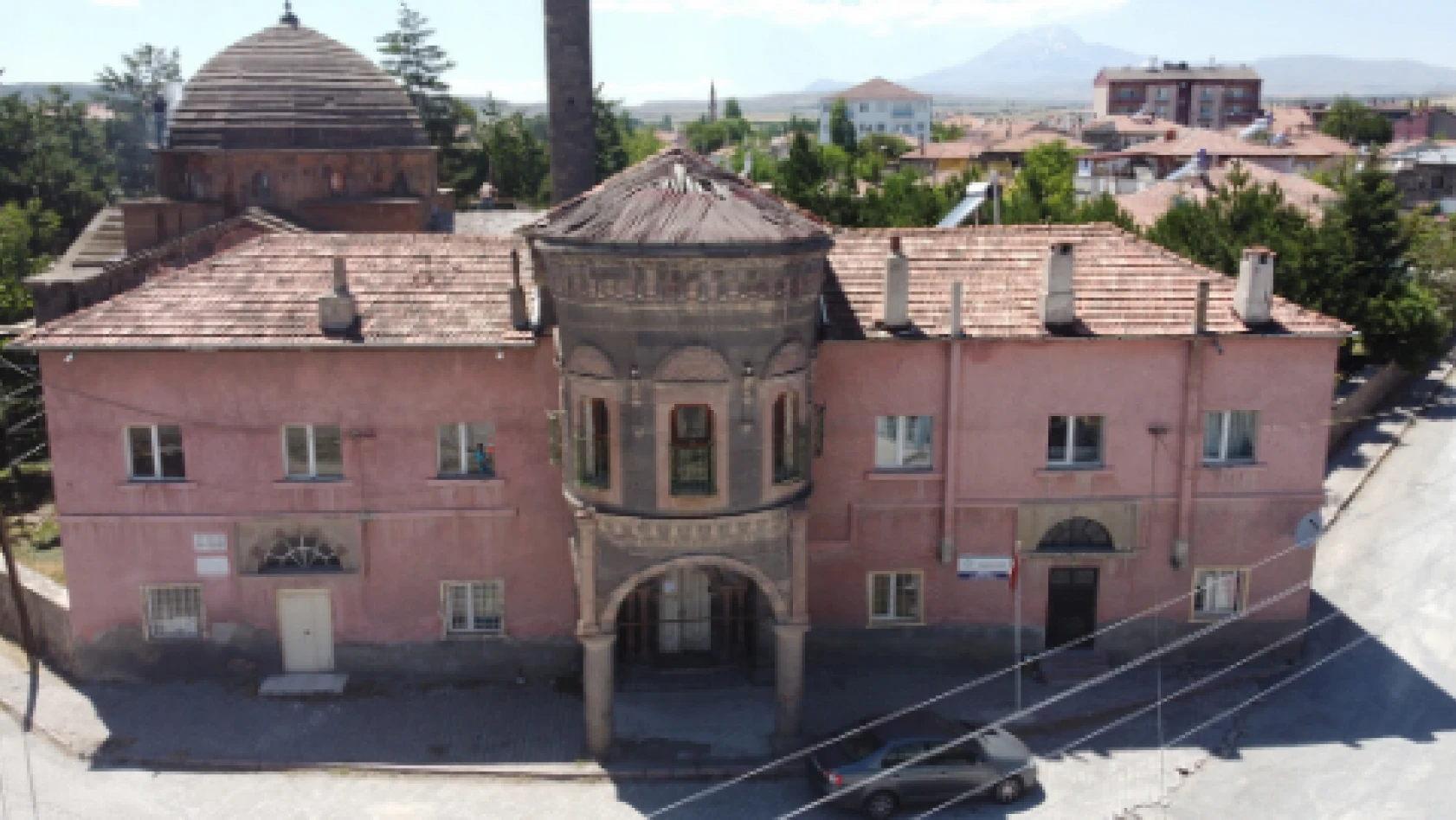 Tomarza'da tarihi Merkez Camii restore ediliyor