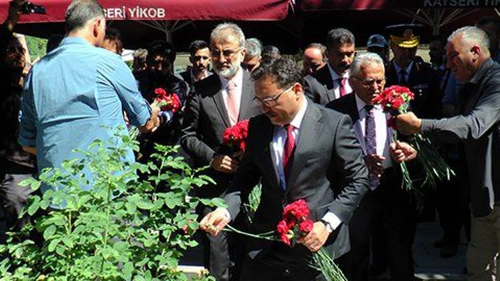 Vali Çiçek: '15 Temmuz'da Türk milleti dünya milletlerine örnek oldu'