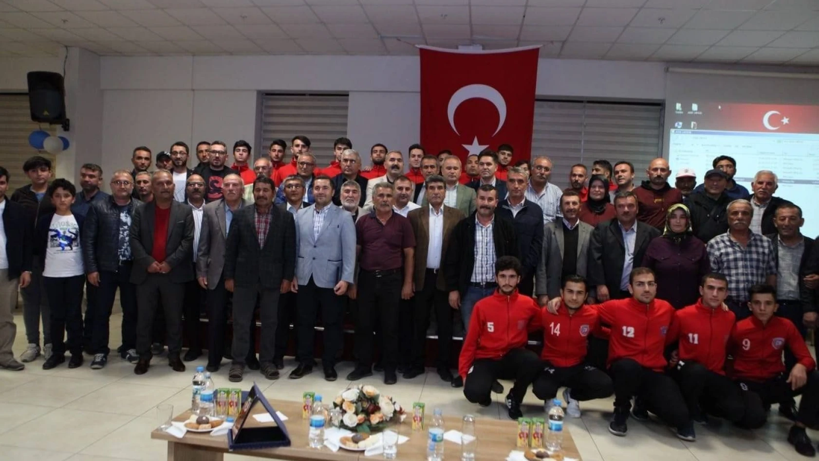 Akkışla Gençlikspor 'dan sezon açılış ve tanıtım toplantısı