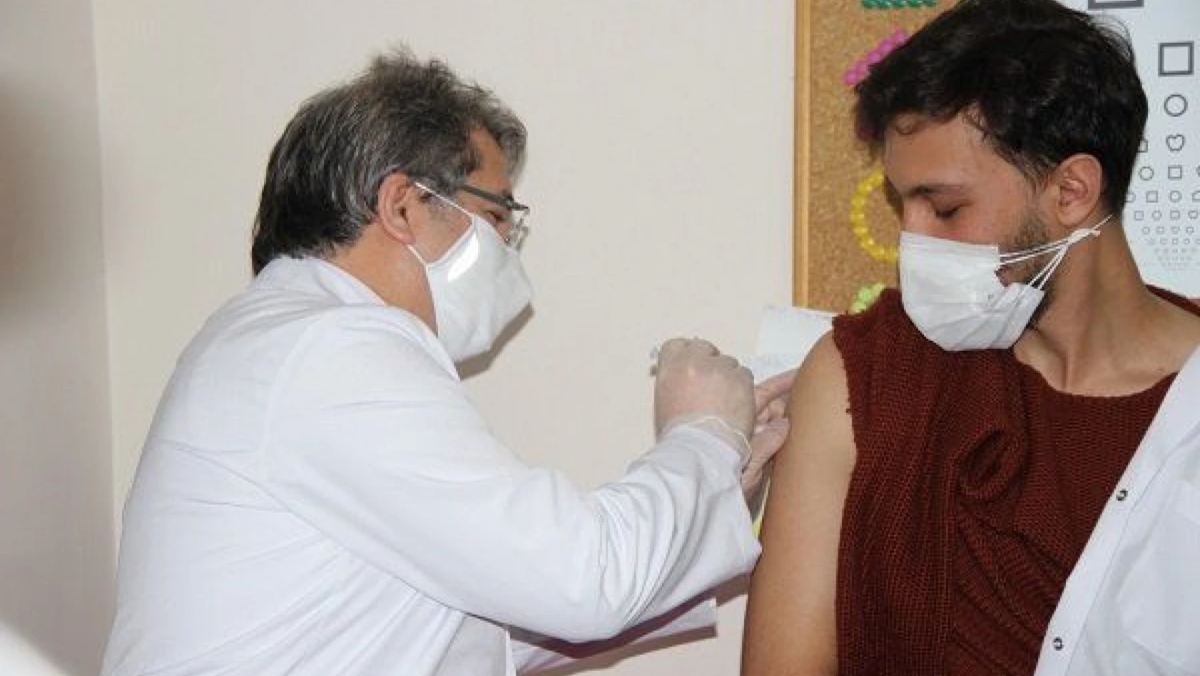 Kayseri'de sağlık çalışanlarından aşıya rekor talep