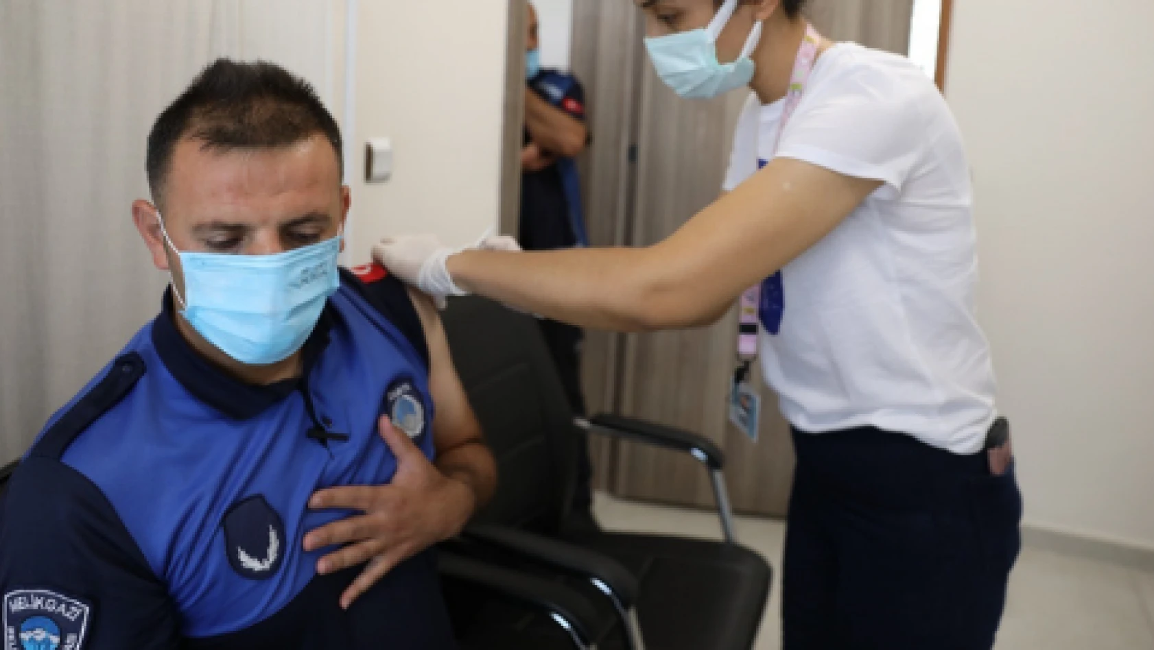 Melikgazi Belediye personelleri Kovid-19 aşısı oluyor
