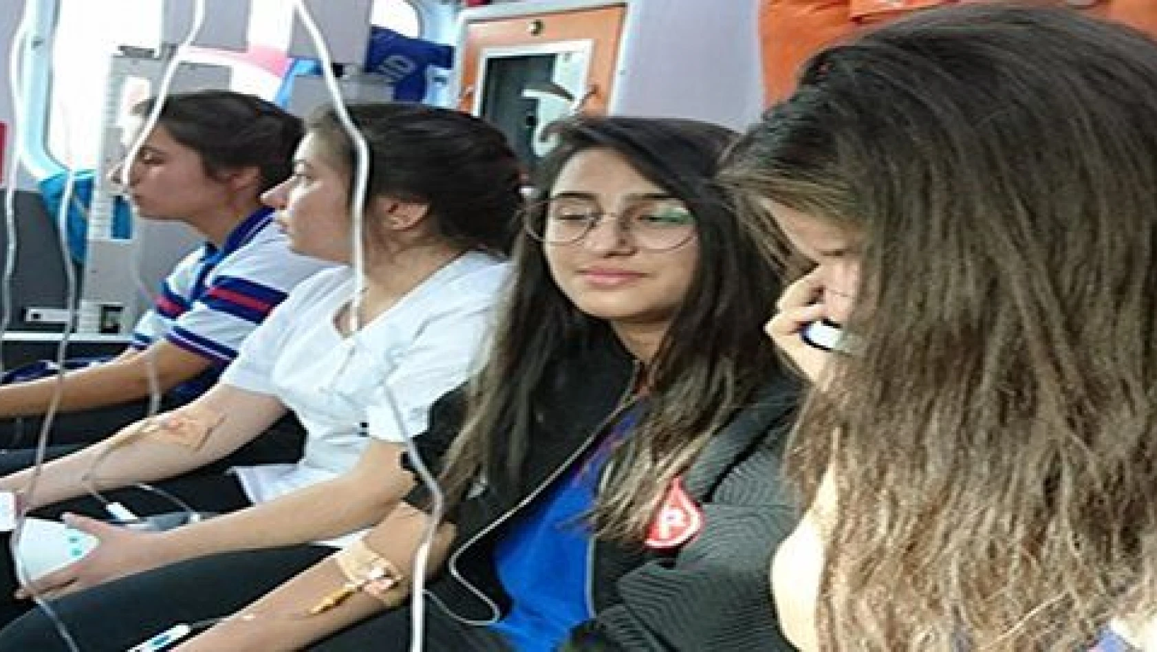 Kayseri'de gıda zehirlenmesi: 25 öğrenci hastaneye kaldırıldı 