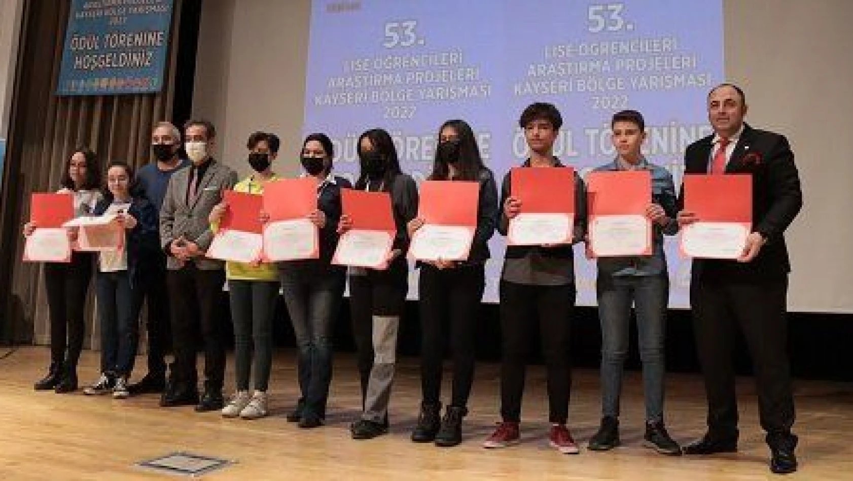 Proje yarışmasında dereceye giren öğrenciler ödüllendirildi