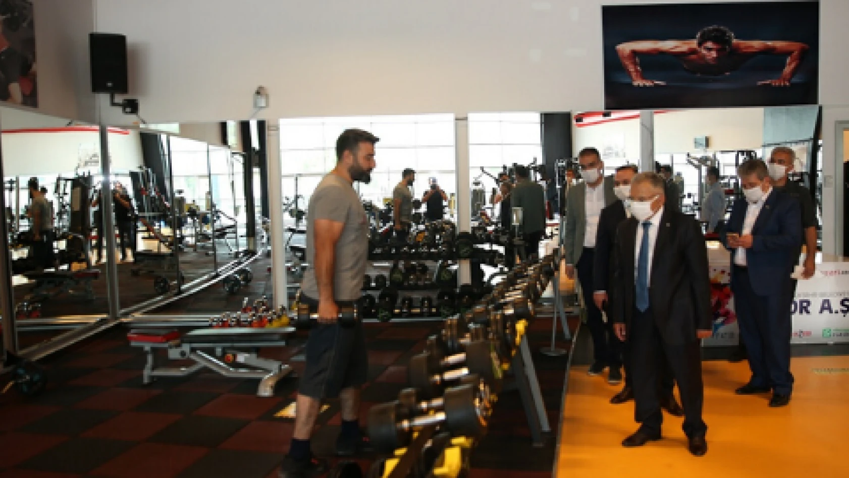 Başkan Büyükkılıç spor salonlarını denetledi