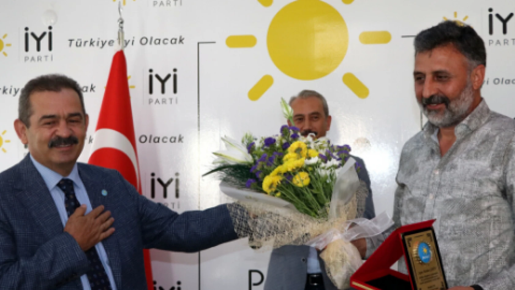 İYİ Parti Kocasinan İlçe Başkanlığına seçilen Mustafa Işık görevi devraldı