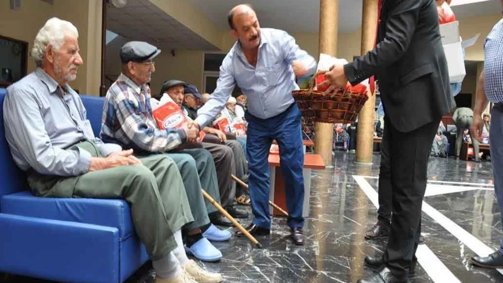 KTB Yönetimi Huzurevindeki Yaşlıları Ziyaret Etti 