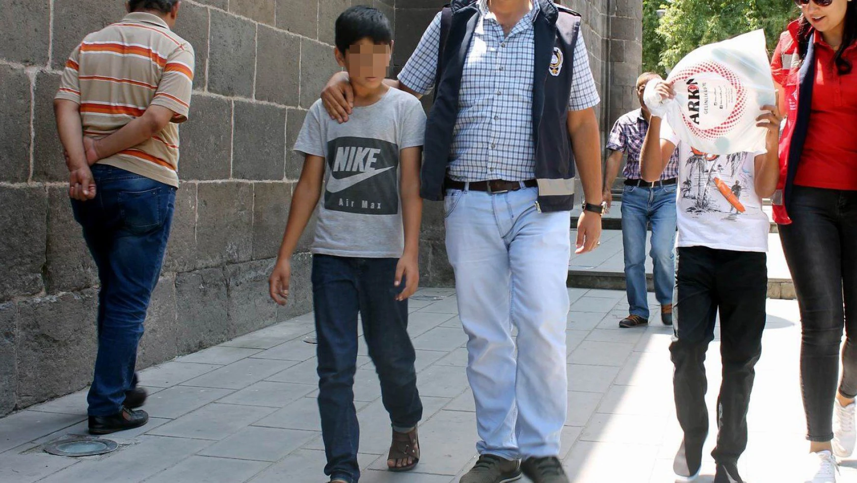 Kayseri'nin dilendirilen 5 çocuk devlet korumasına alındı 