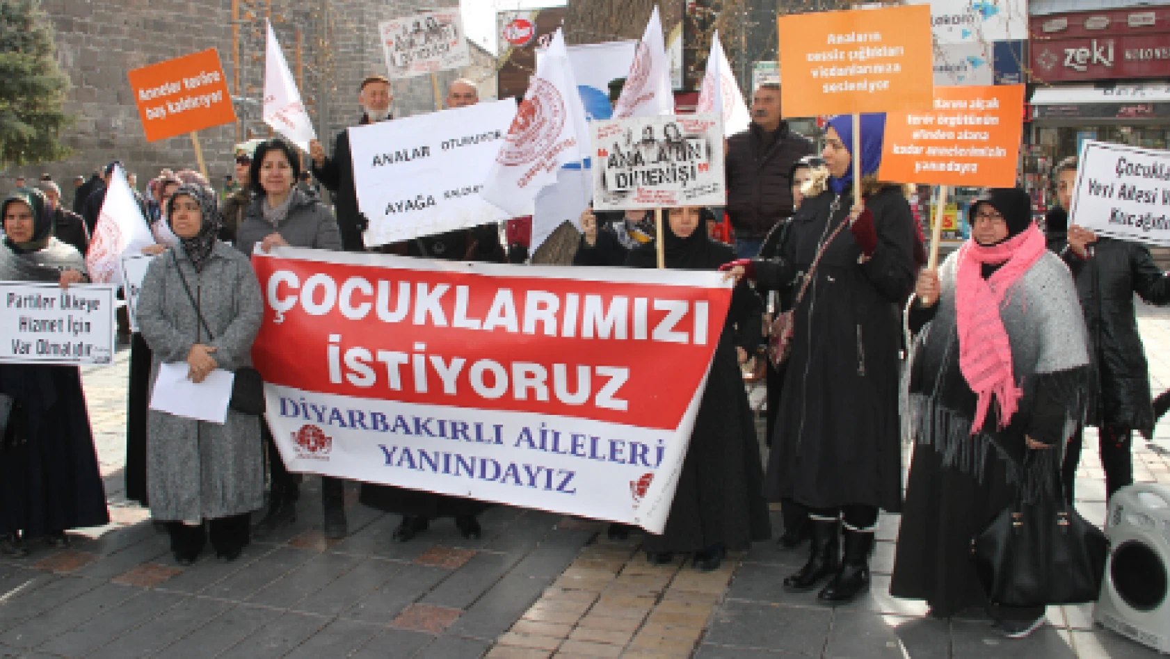 Kayseri'den Diyarbakır annelerine destek 