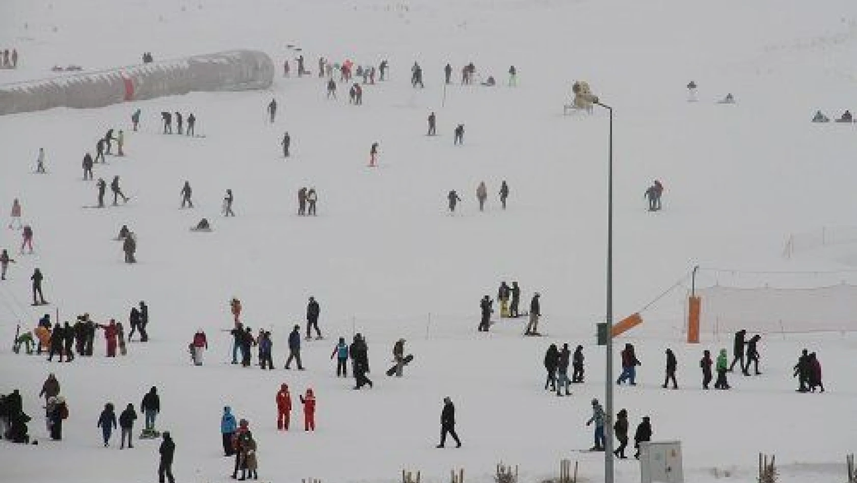 Erciyes'e yarıyıl tatilinde yarım milyona yakın ziyaretçi bekleniyor