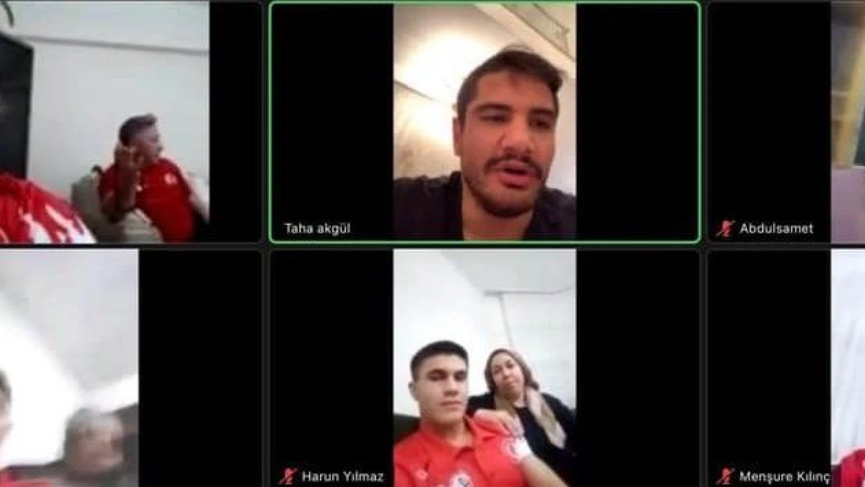 Olimpiyat şampiyonu güreşçi Taha Akgül, genç yeteneklerle buluştu