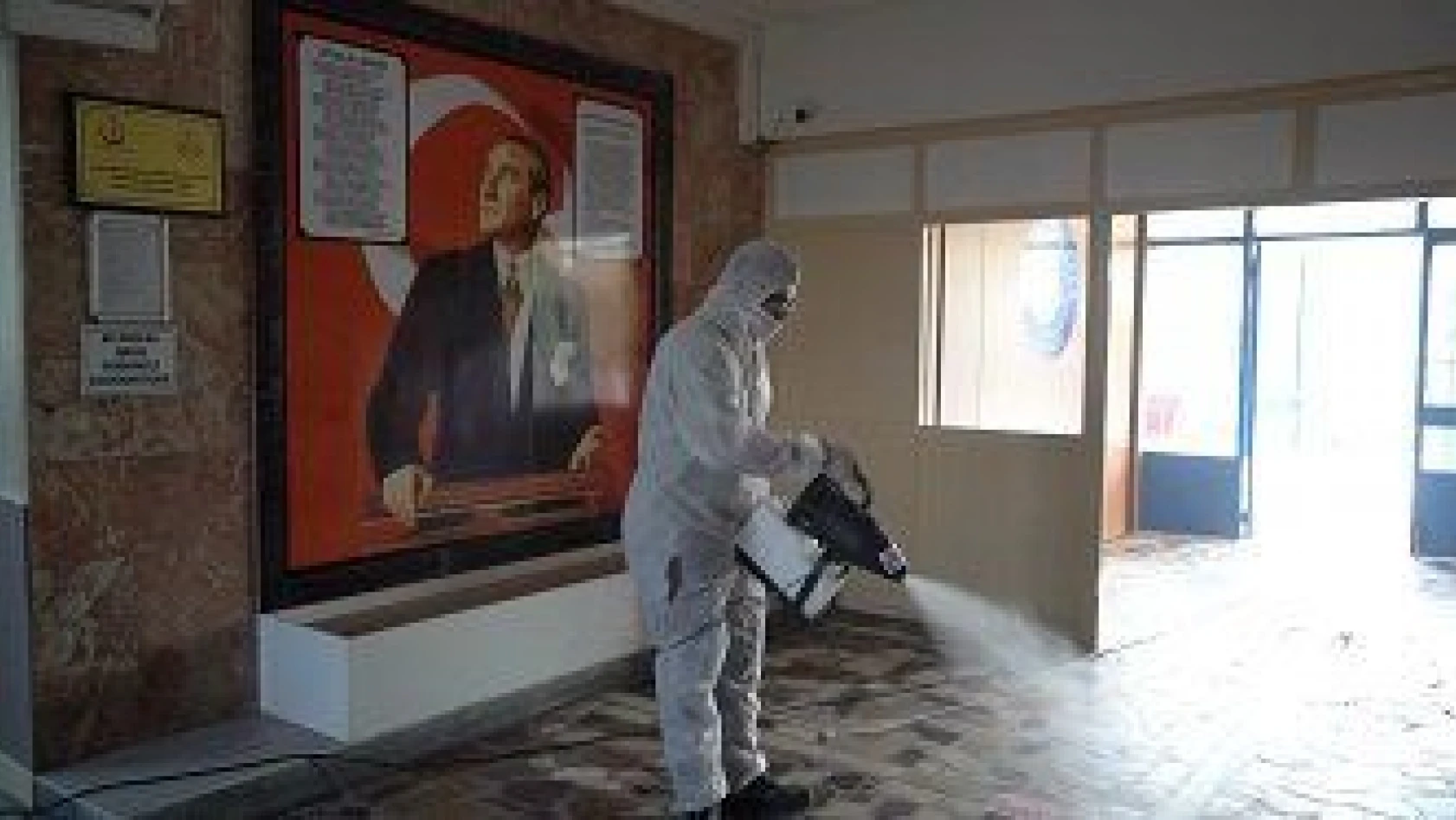 Kayseri Büyükşehir Belediyesi, okullardaki dezenfeksiyon çalışmalarını tamamladı