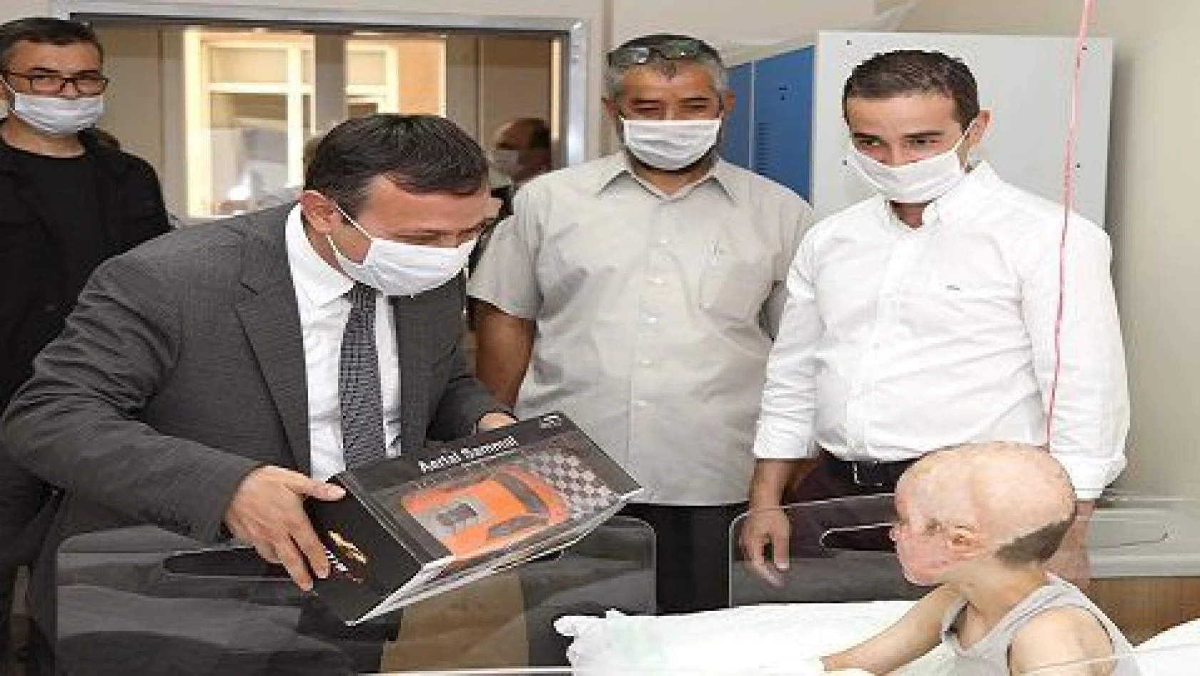 ERÜ Rektörü Çalış, savaş mağduru Halid'i ziyaret etti