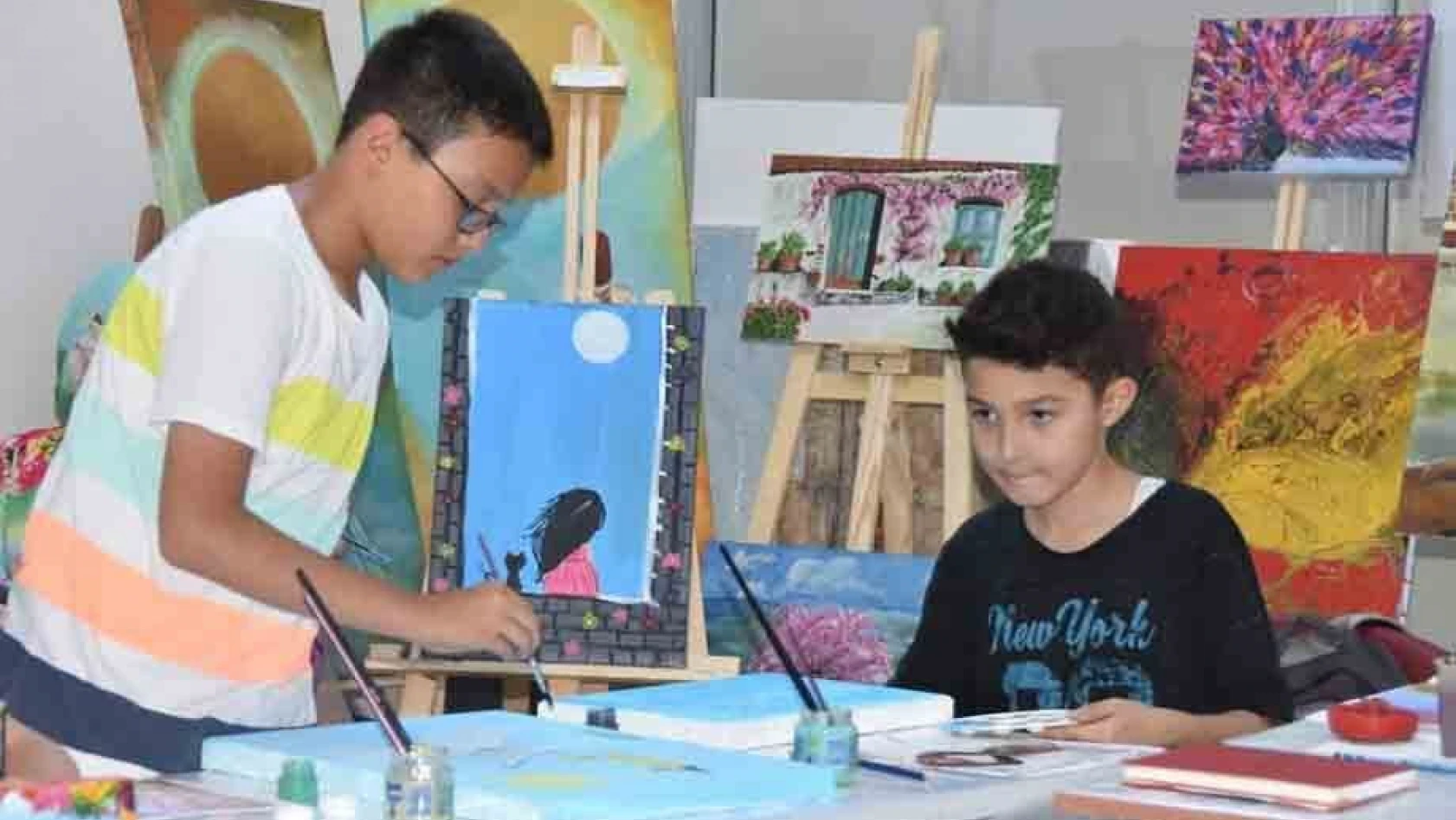 Geleceğin ressamları Kocasinan Akademi'de yetişiyor 