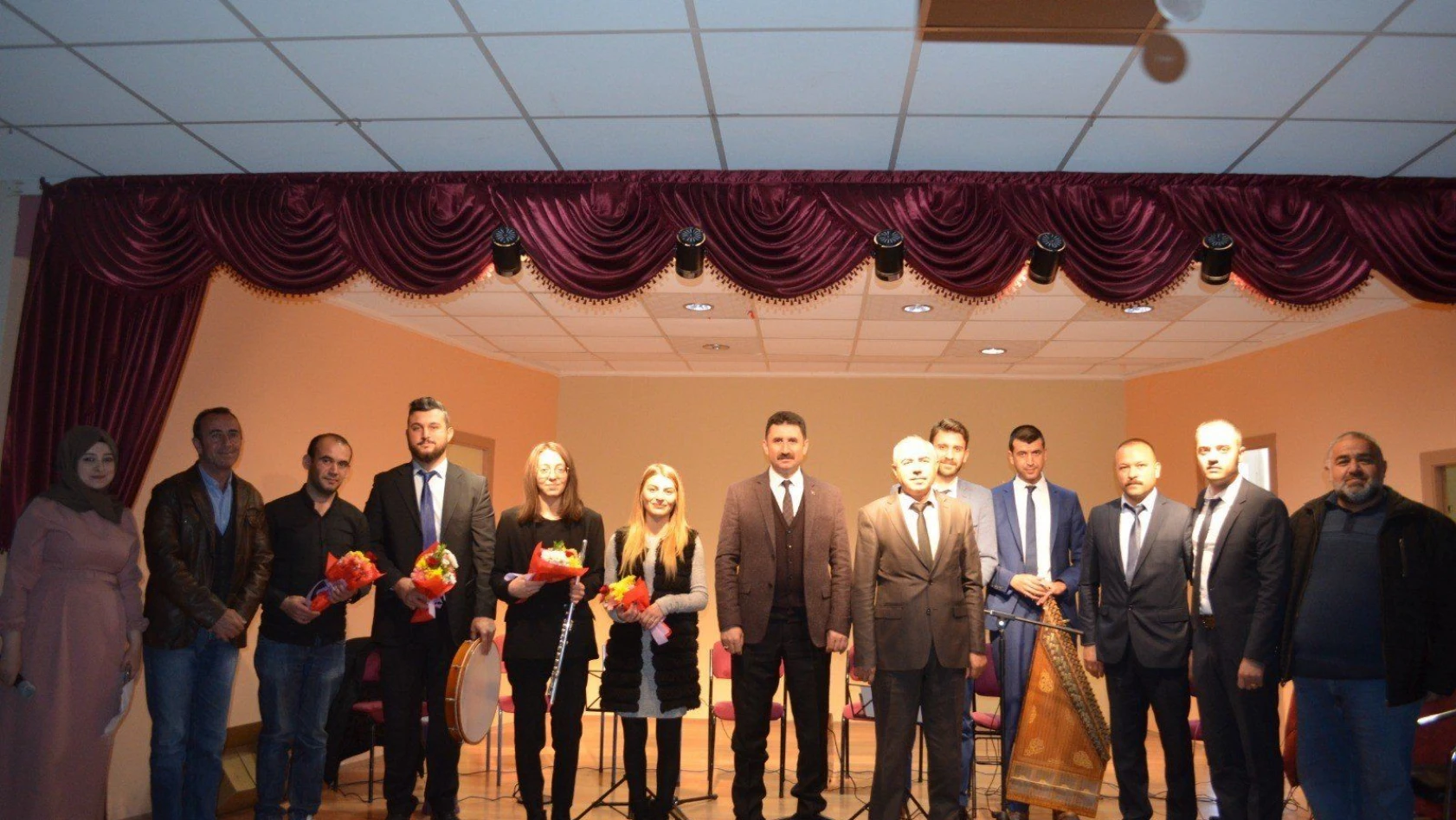Öğretmenler Türk Halk Müziği konseri ile stres attı