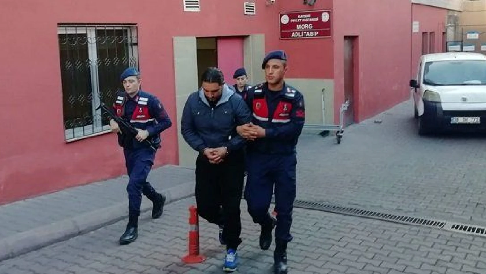 Kayseri'de yakalanan 2 DEAŞ'lı adliyeye sevk edildi