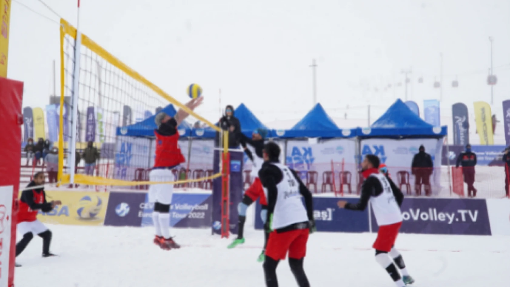 Kar Voleybolu Avrupa Kupası heyecanı Erciyes'te başladı