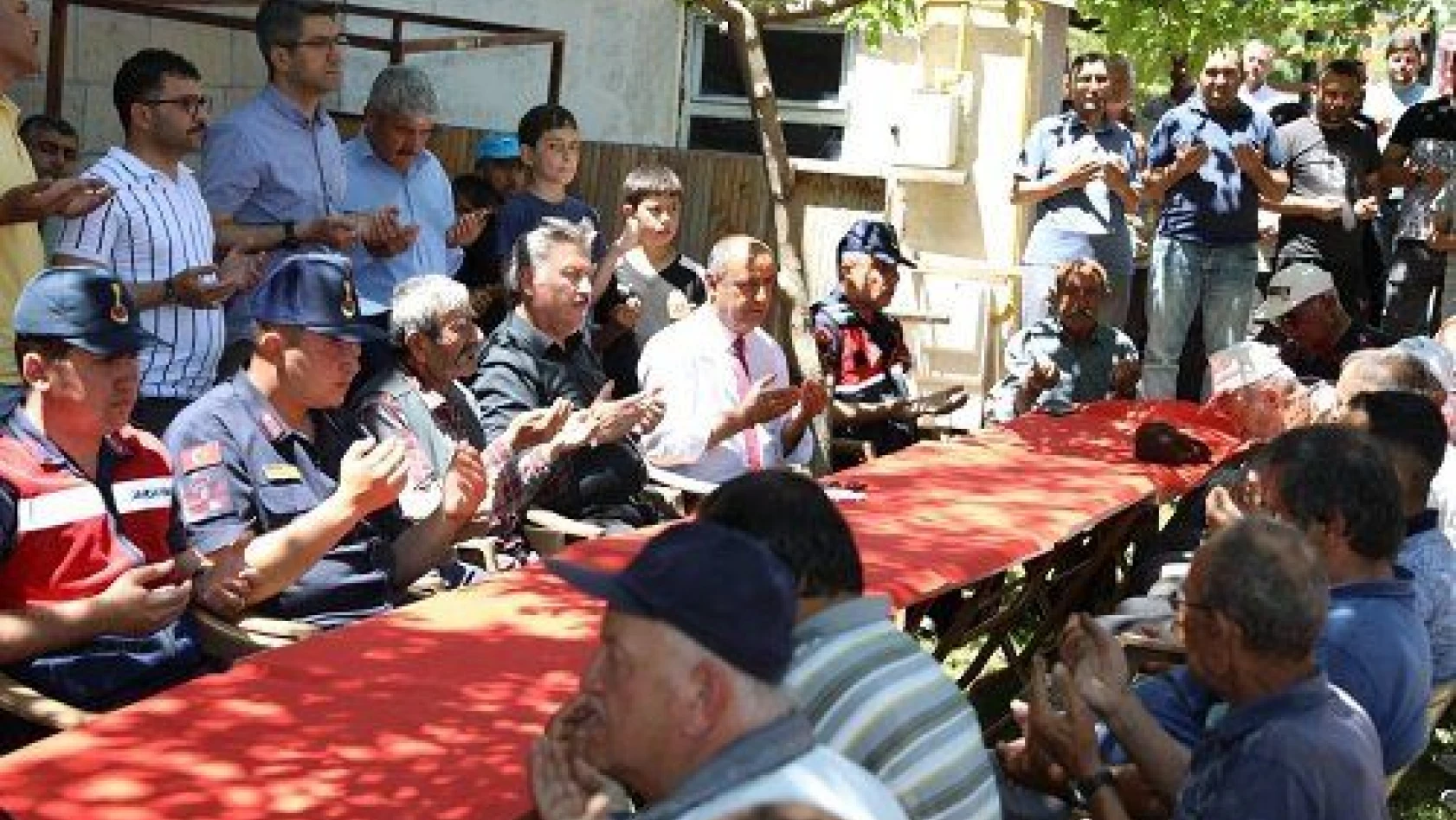 Turan Mahallesi'nde 'Şükür Duası' yapılarak pilav ikram edildi