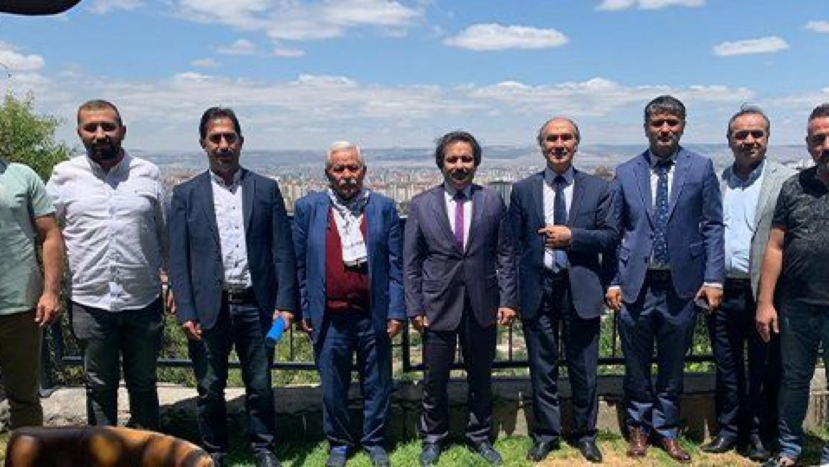 Cumhurbaşkanı Başdanışmanı Küçükyılmaz Kayseri'de gazete sahipleriyle buluştu