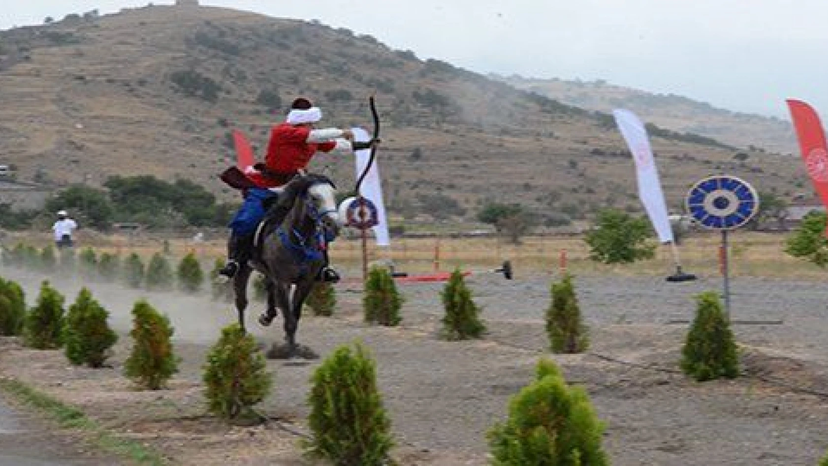 Atlı Okçuluk Erciyes Kupası yapıldı 