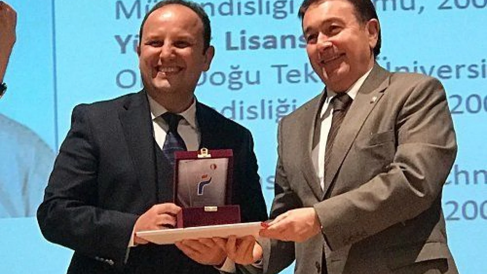 AGÜ Öğretim Üyesi Prof. Dr. Güngör'e araştırma teşvik ödülü