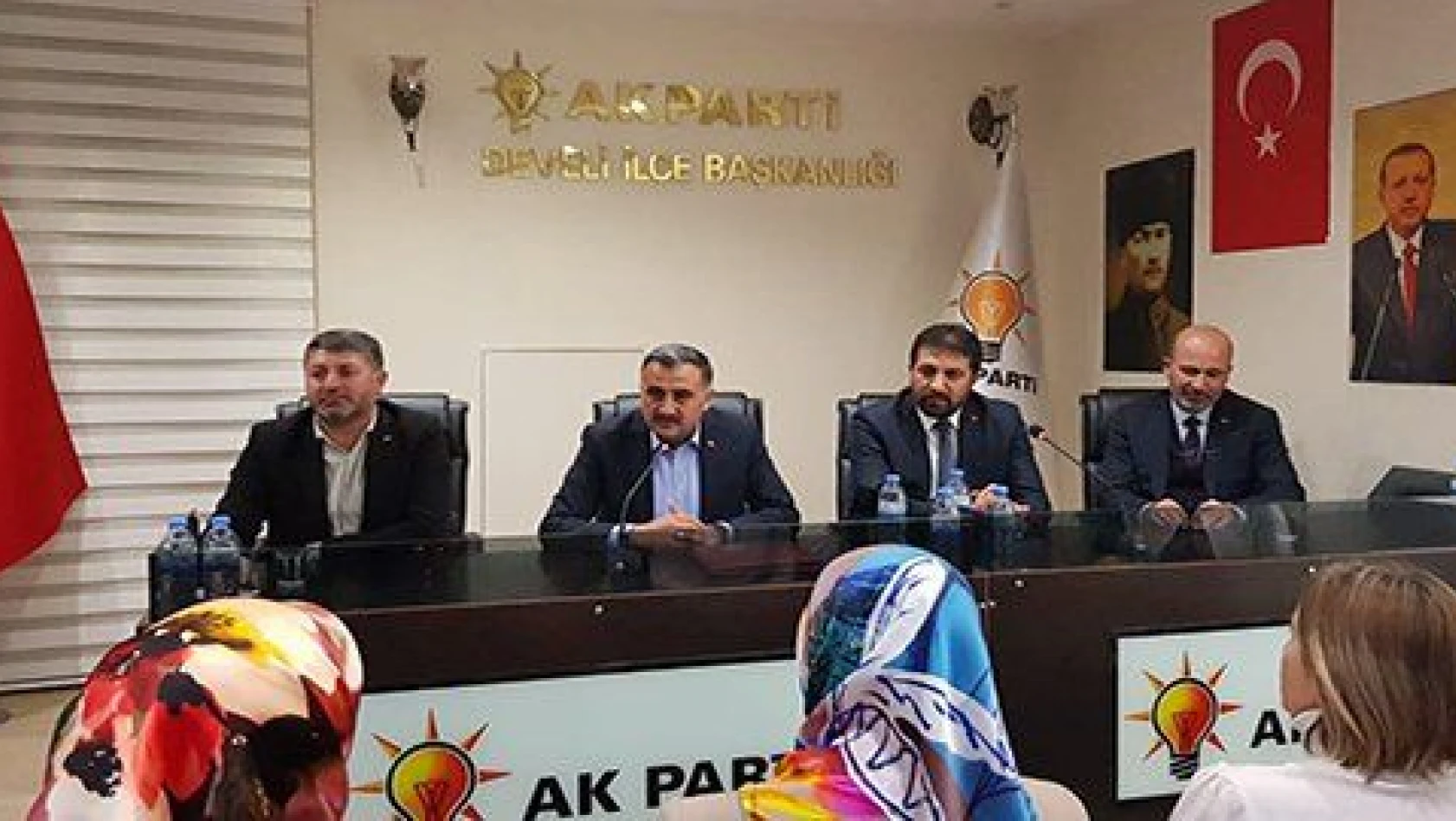 AK Parti Develi'de Meclis Üyelerini Tanıttı 